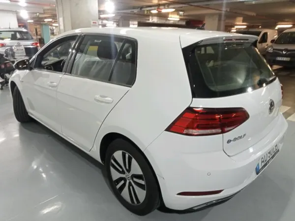 Volkswagen e-Golf AC/DC 6
