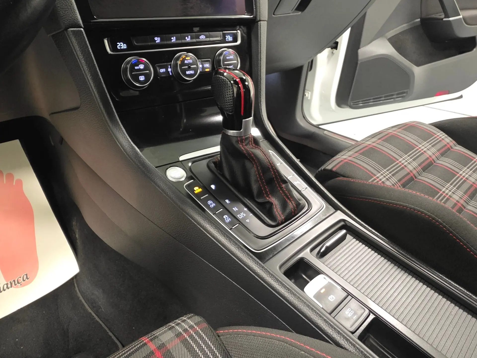 Volkswagen Golf 2.0 TSI GTI DSG Performance 104