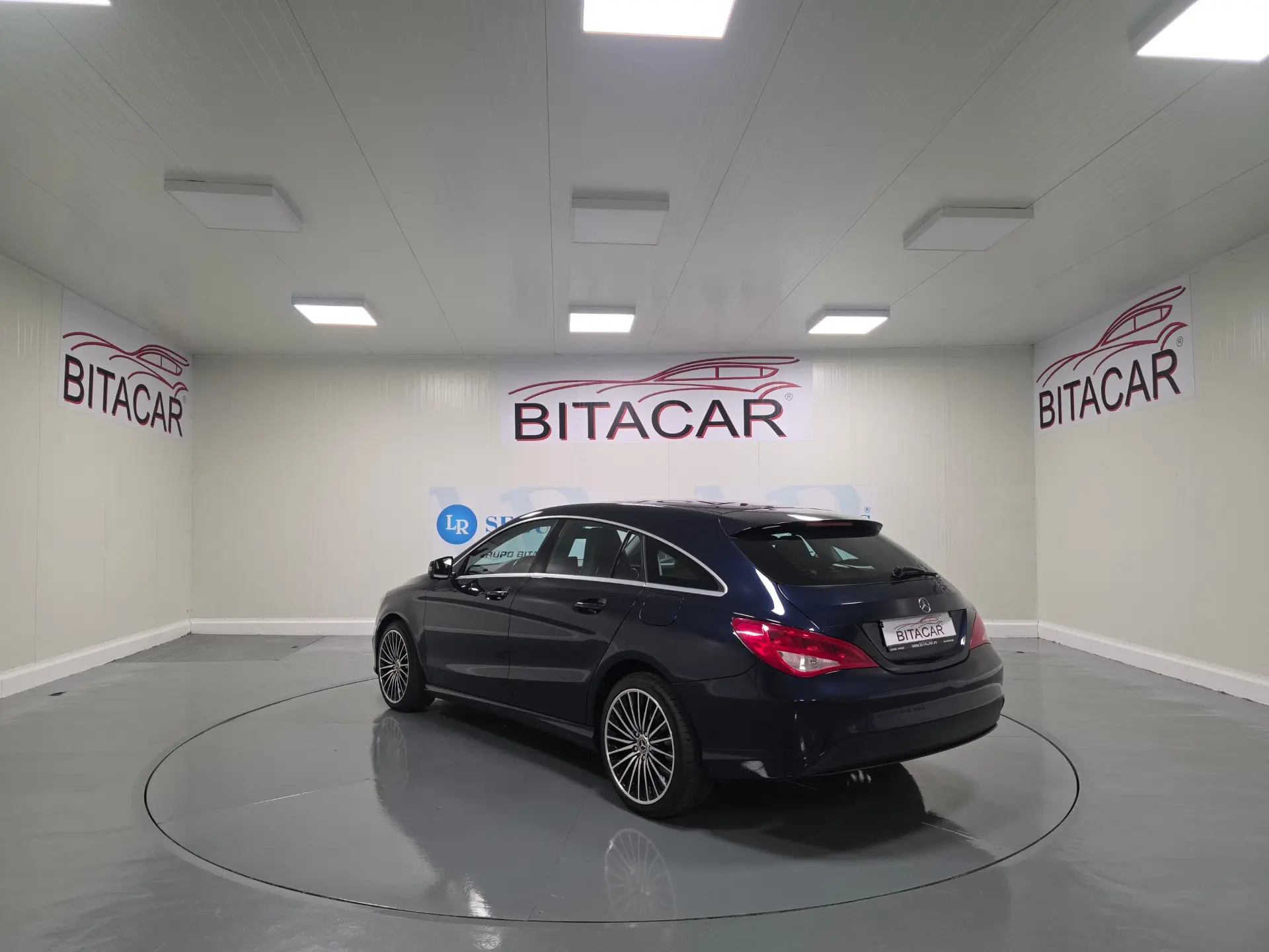Mercedes-Benz CLA 180 d Shooting Brake Urban 16