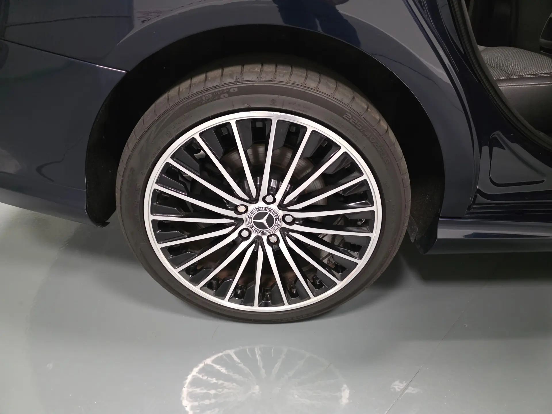 Mercedes-Benz CLA 180 d Shooting Brake Urban 60