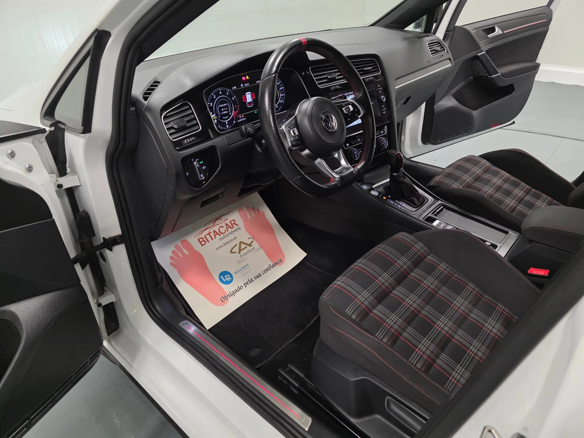 Volkswagen Golf 2.0 TSI GTI DSG Performance 77