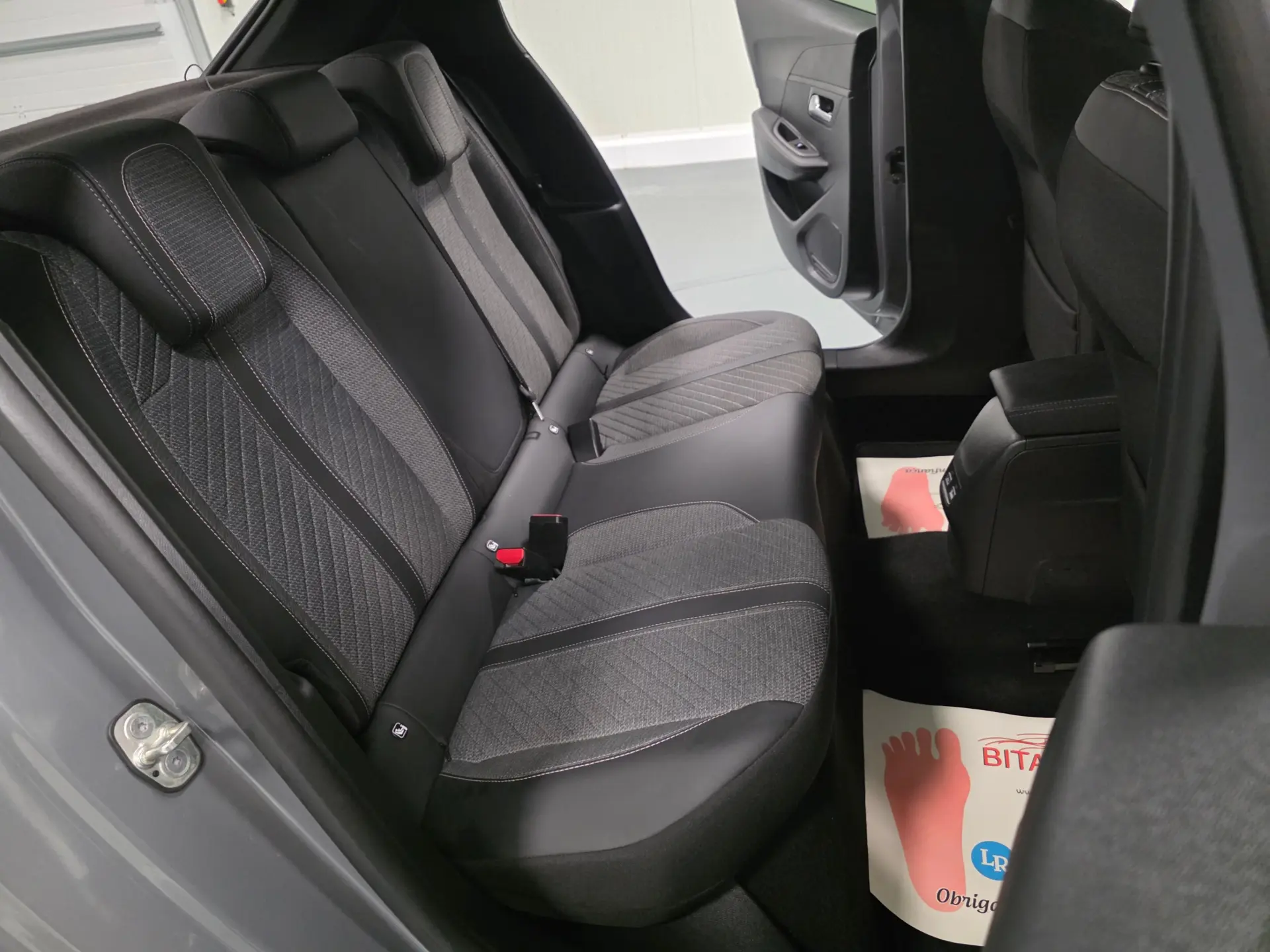 Peugeot 208 ALLURE 65