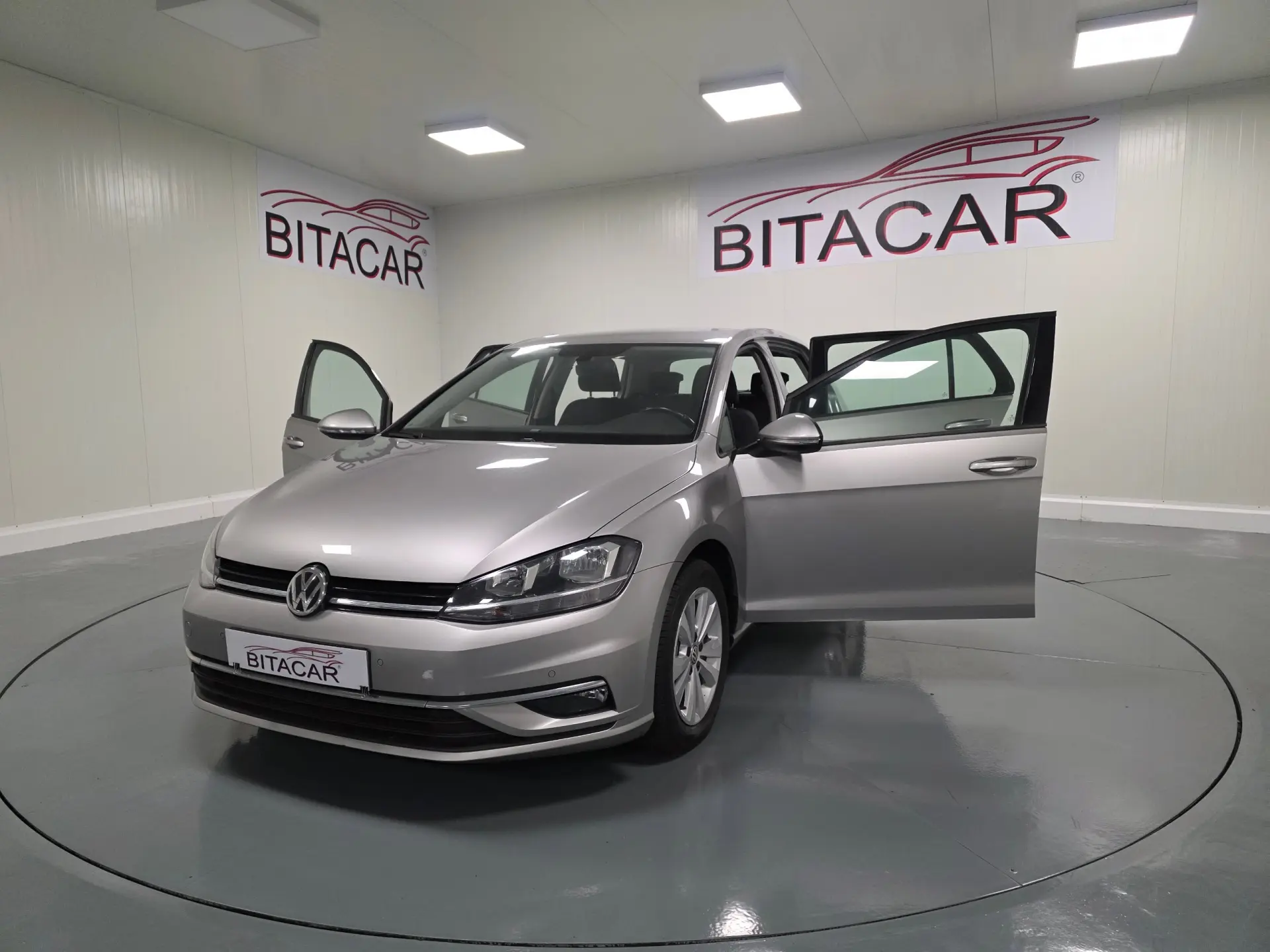 Volkswagen Golf 1.6 TDI CONFORTLINE 19