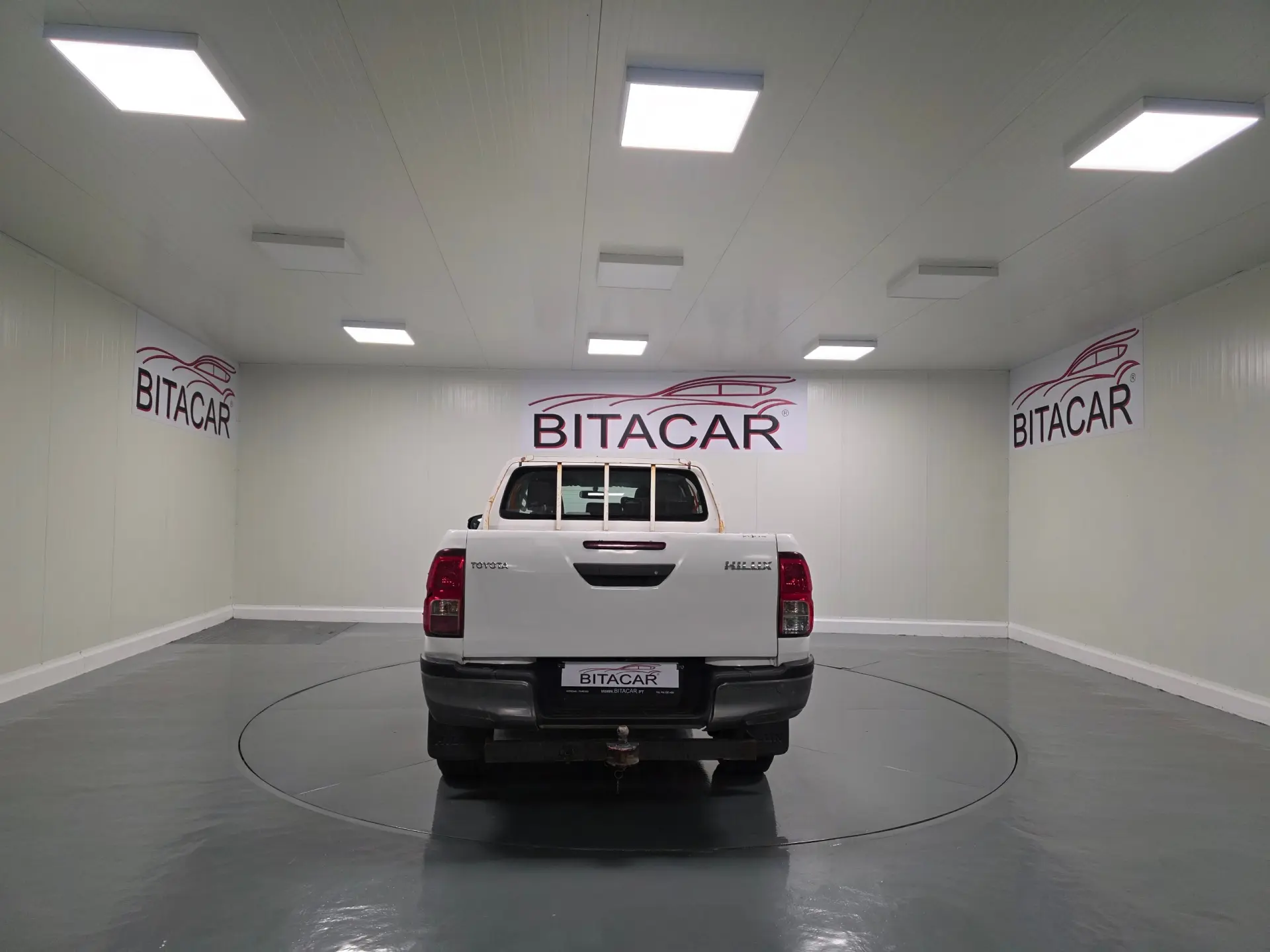 Toyota Hilux 2.4 D-4D 2WD CD Tracker 9