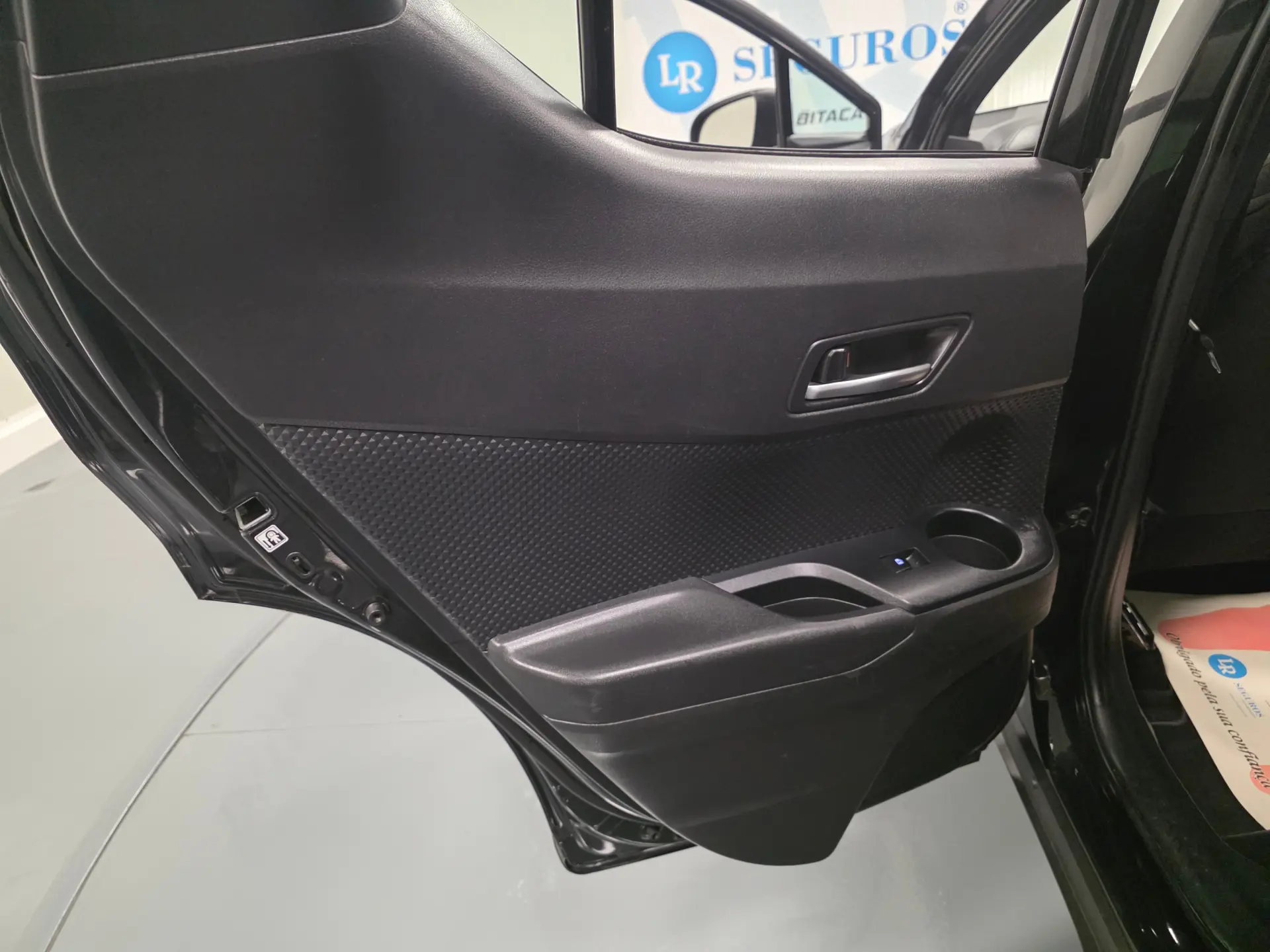 Toyota C-HR 1.8 HSD CONFORT 54