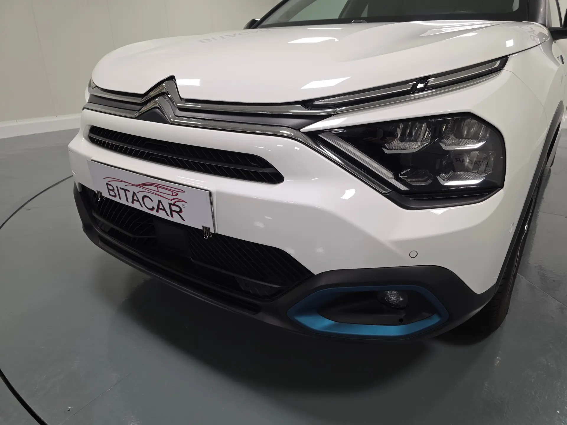 Citroen e-C4 SHINE 11