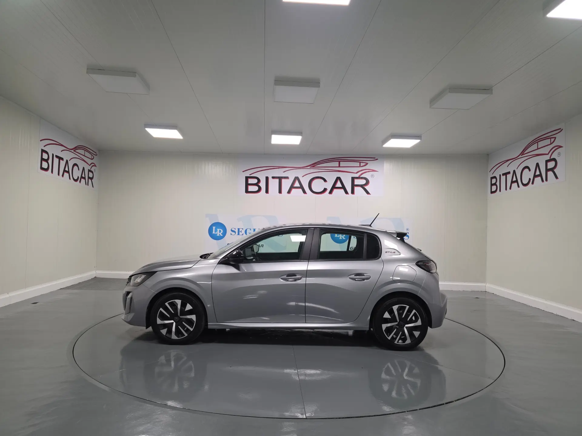 Peugeot 208 1.2 STYLE 15