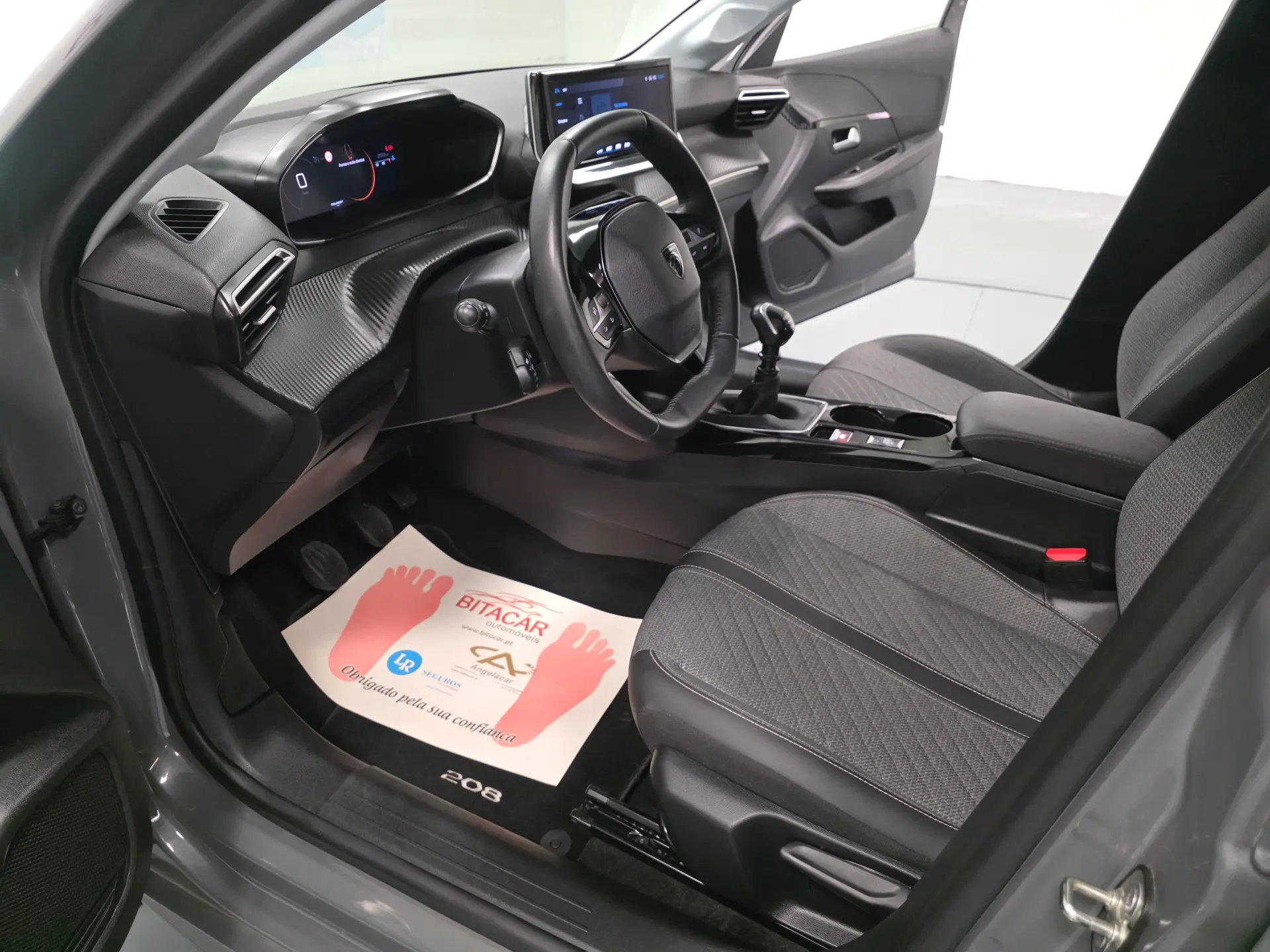 Peugeot 208 ALLURE 79