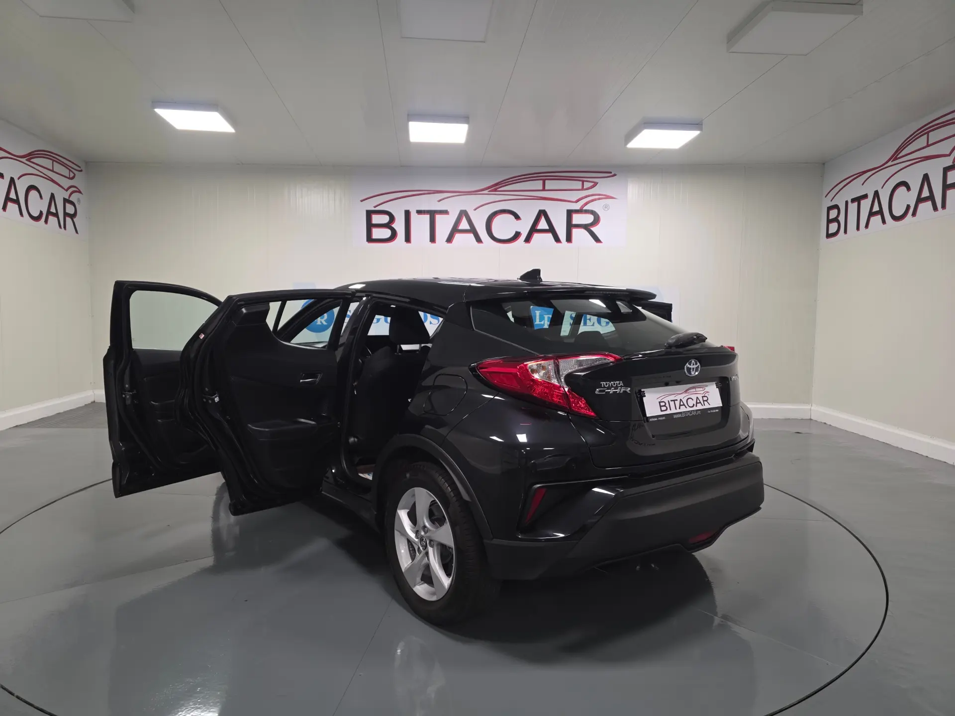 Toyota C-HR 1.8 HSD CONFORT 36