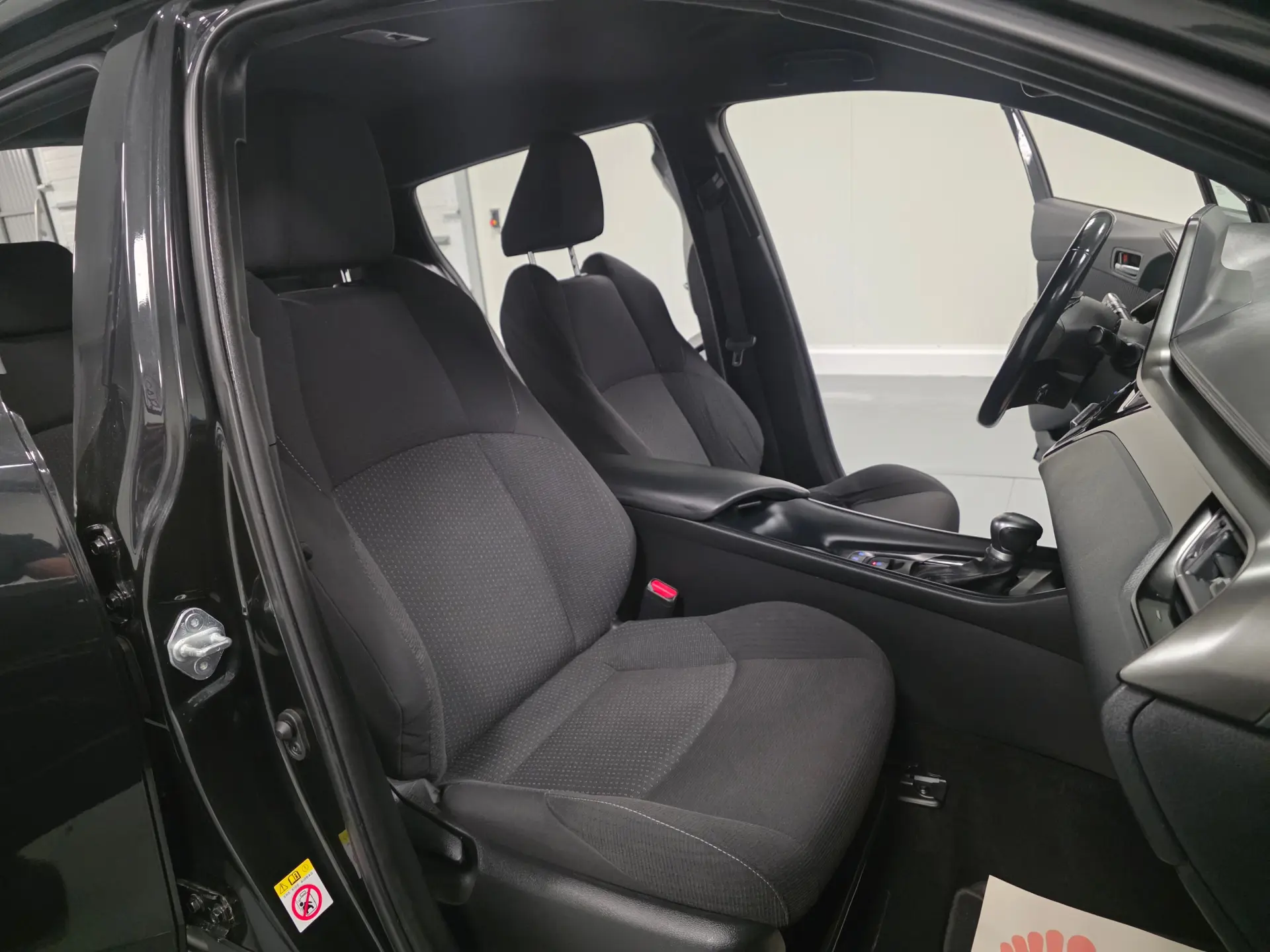 Toyota C-HR 1.8 HSD CONFORT 66