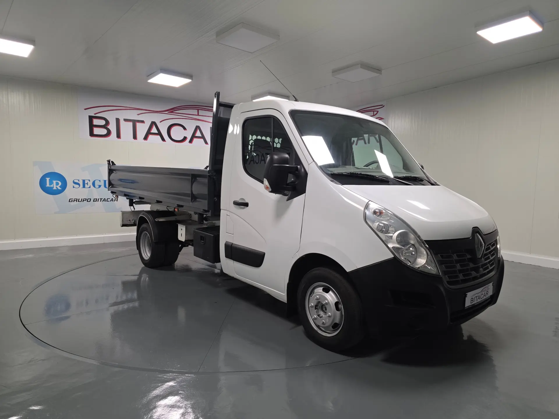 Renault Master 2.3 DCI 130CV BASCULANTE 2