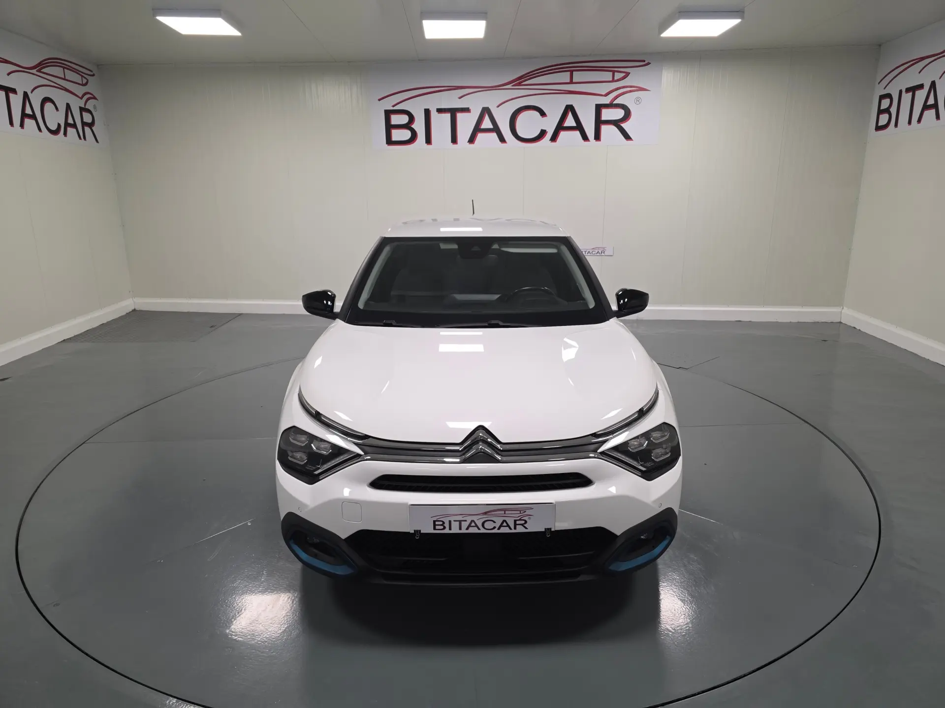 Citroen e-C4 SHINE 10