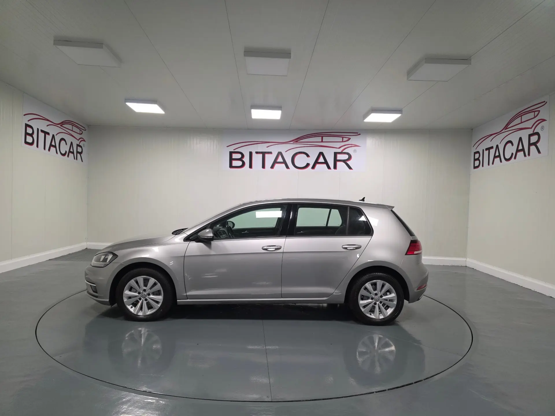 Volkswagen Golf 1.6 TDI CONFORTLINE 20