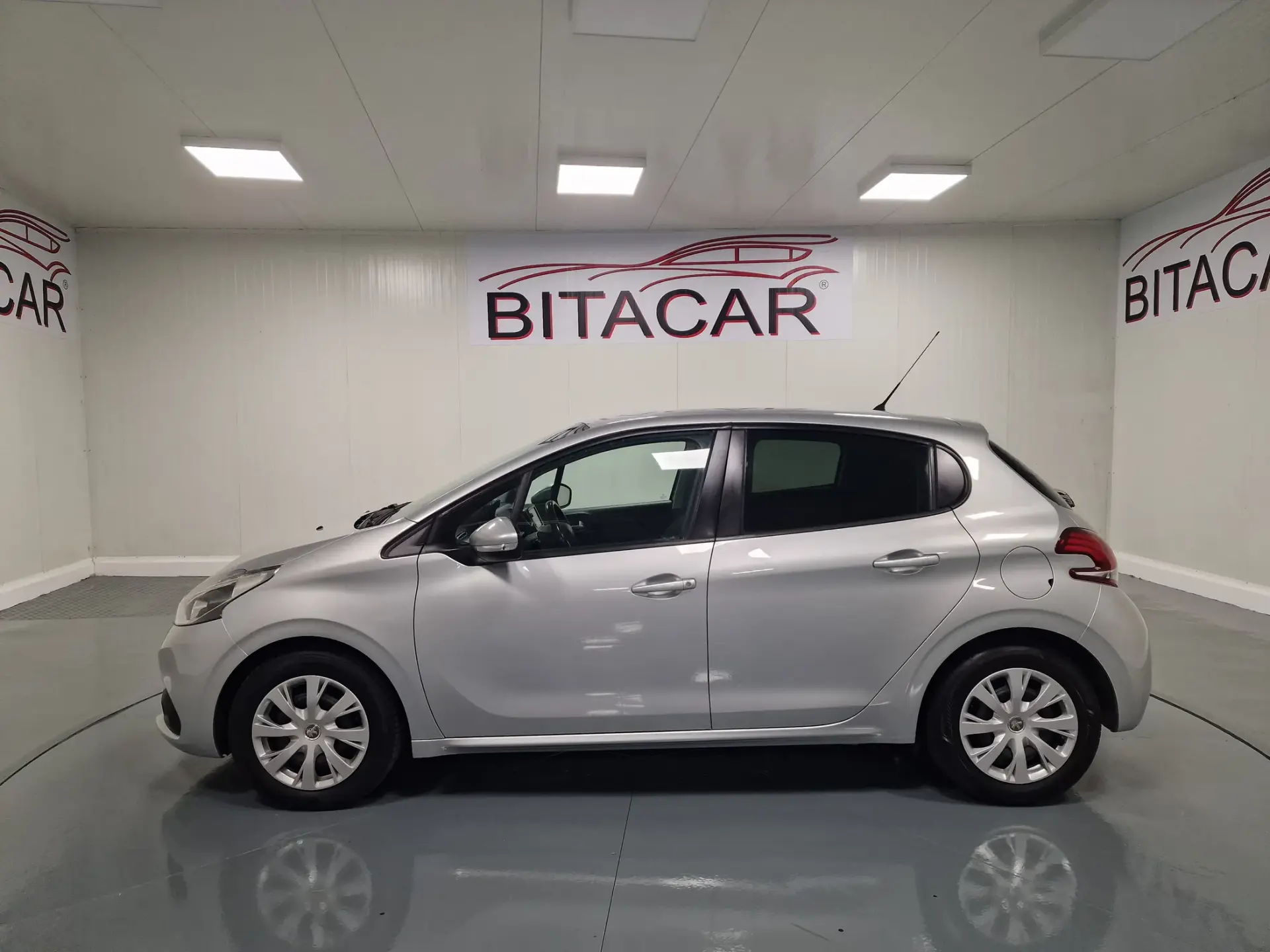 Peugeot 208 1.6 BlueHDi Active 19