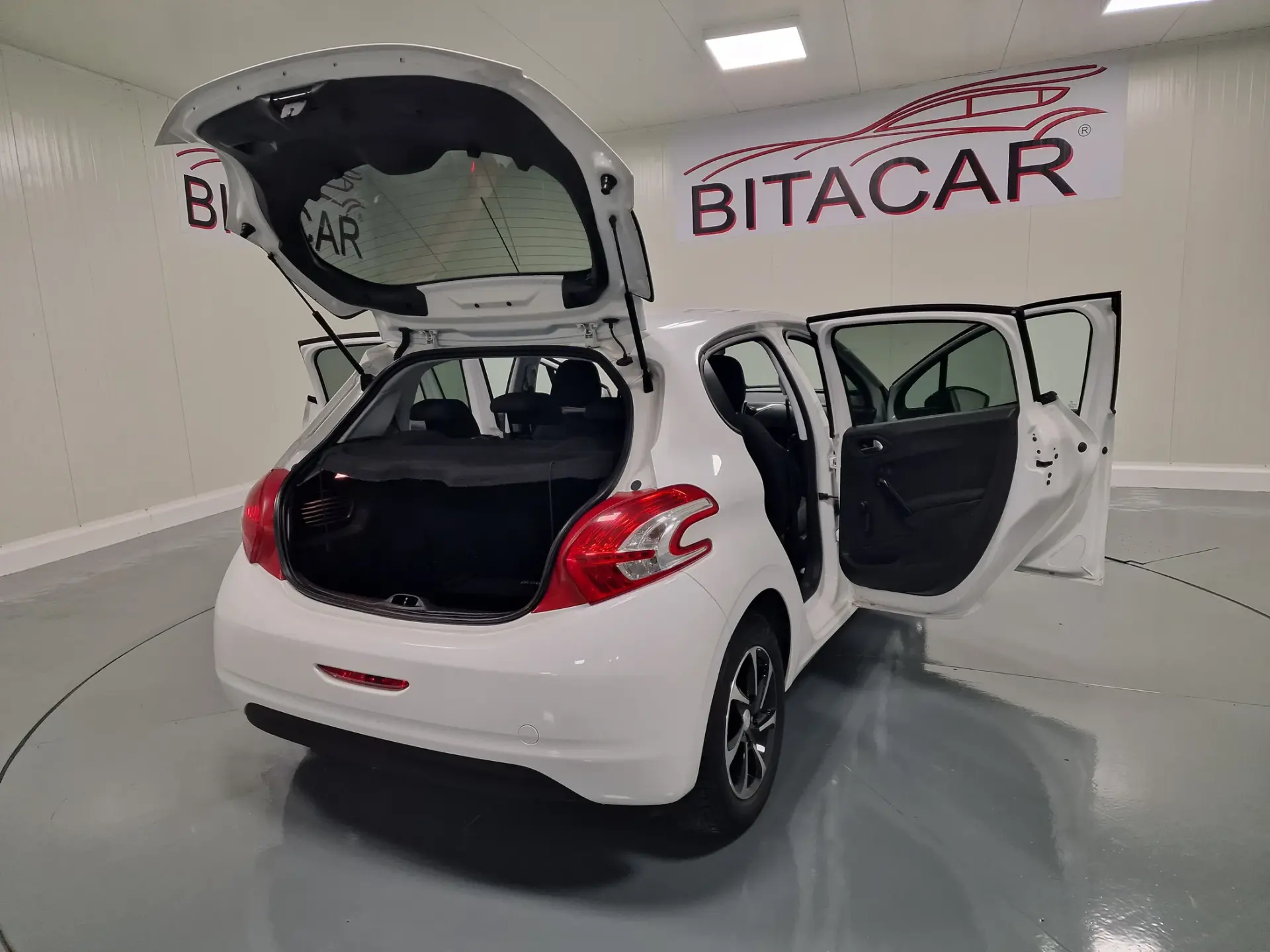 Peugeot 208 1.4 HDi Active 37