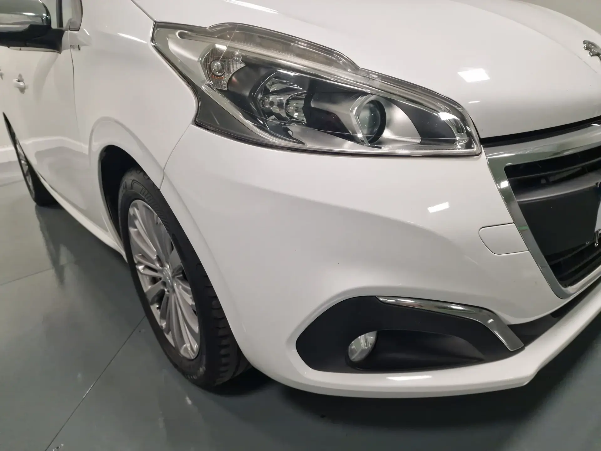 Peugeot 208 1.6 BlueHDi Style 5