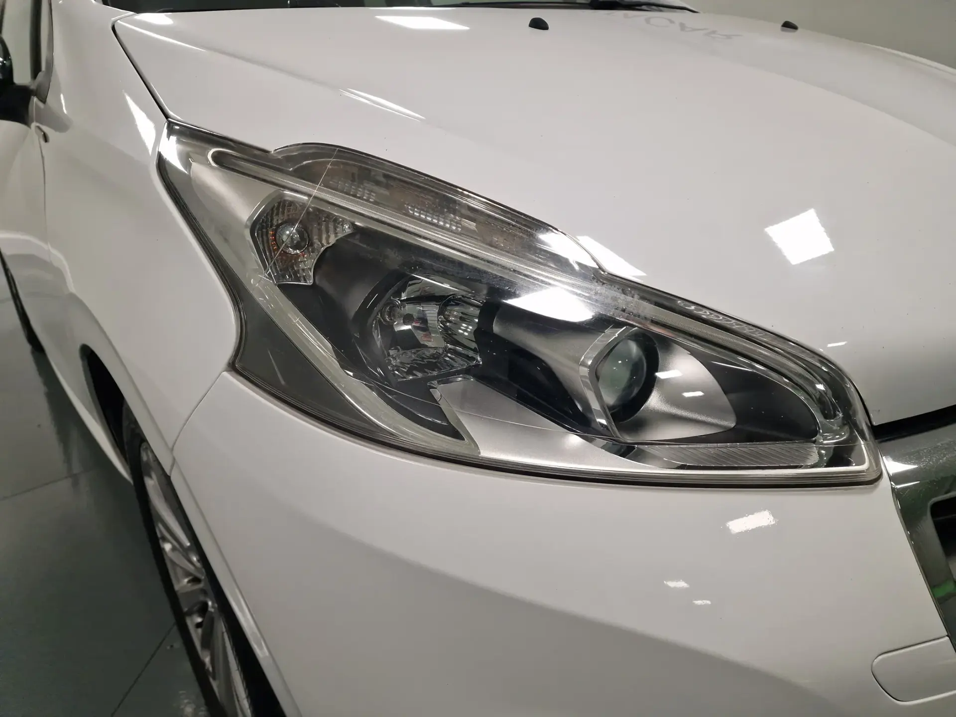 Peugeot 208 1.6 BlueHDi Style 6