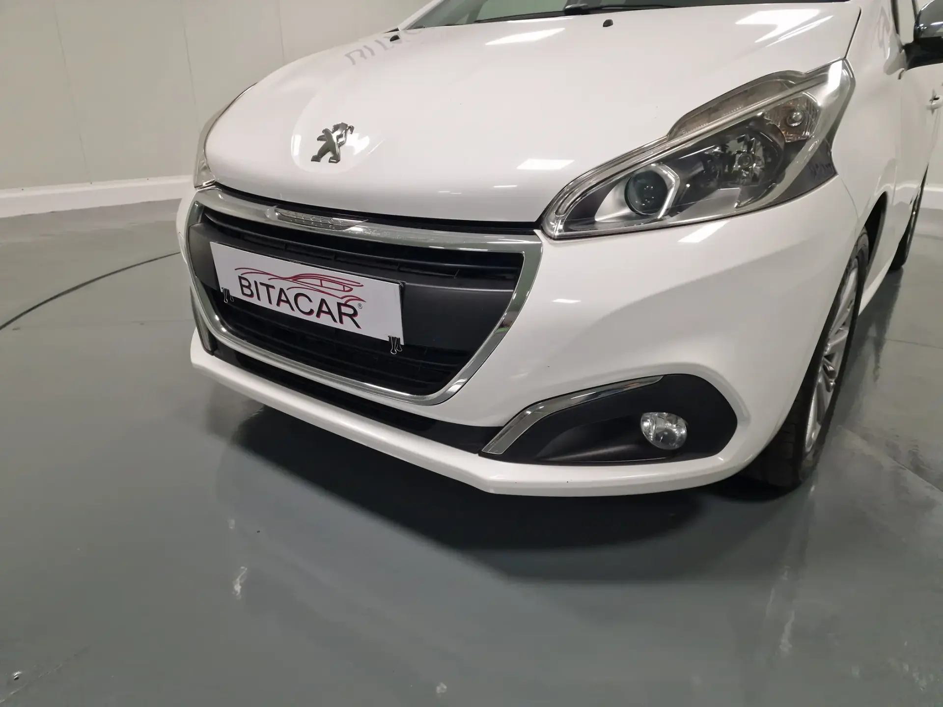 Peugeot 208 1.6 BlueHDi Style 10