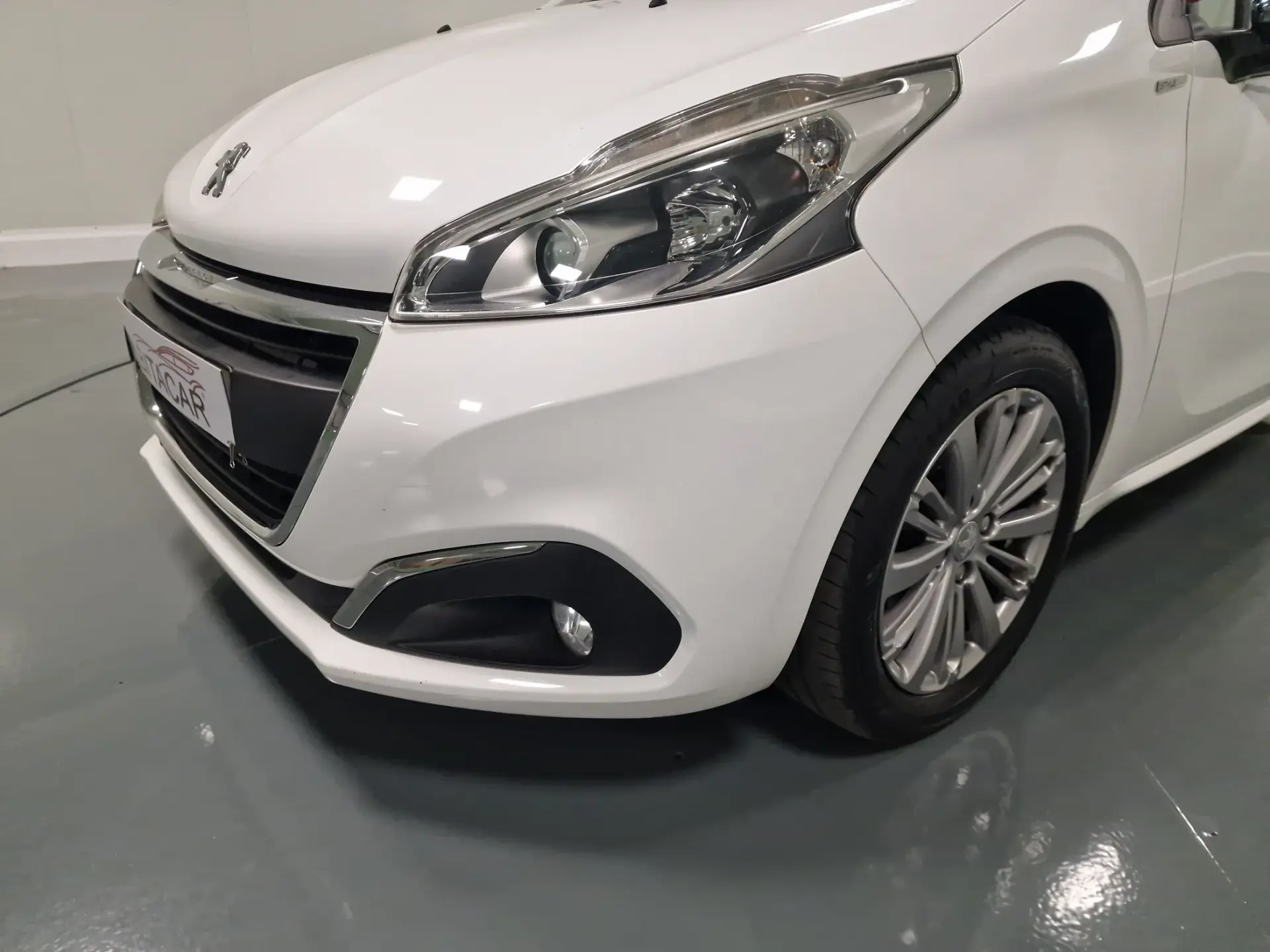 Peugeot 208 1.6 BlueHDi Style 11