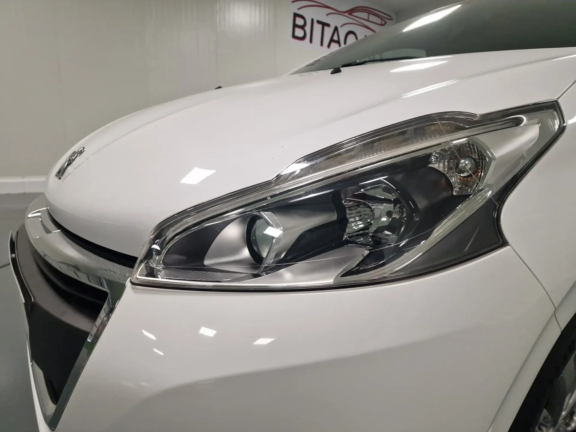 Peugeot 208 1.6 BlueHDi Style 12