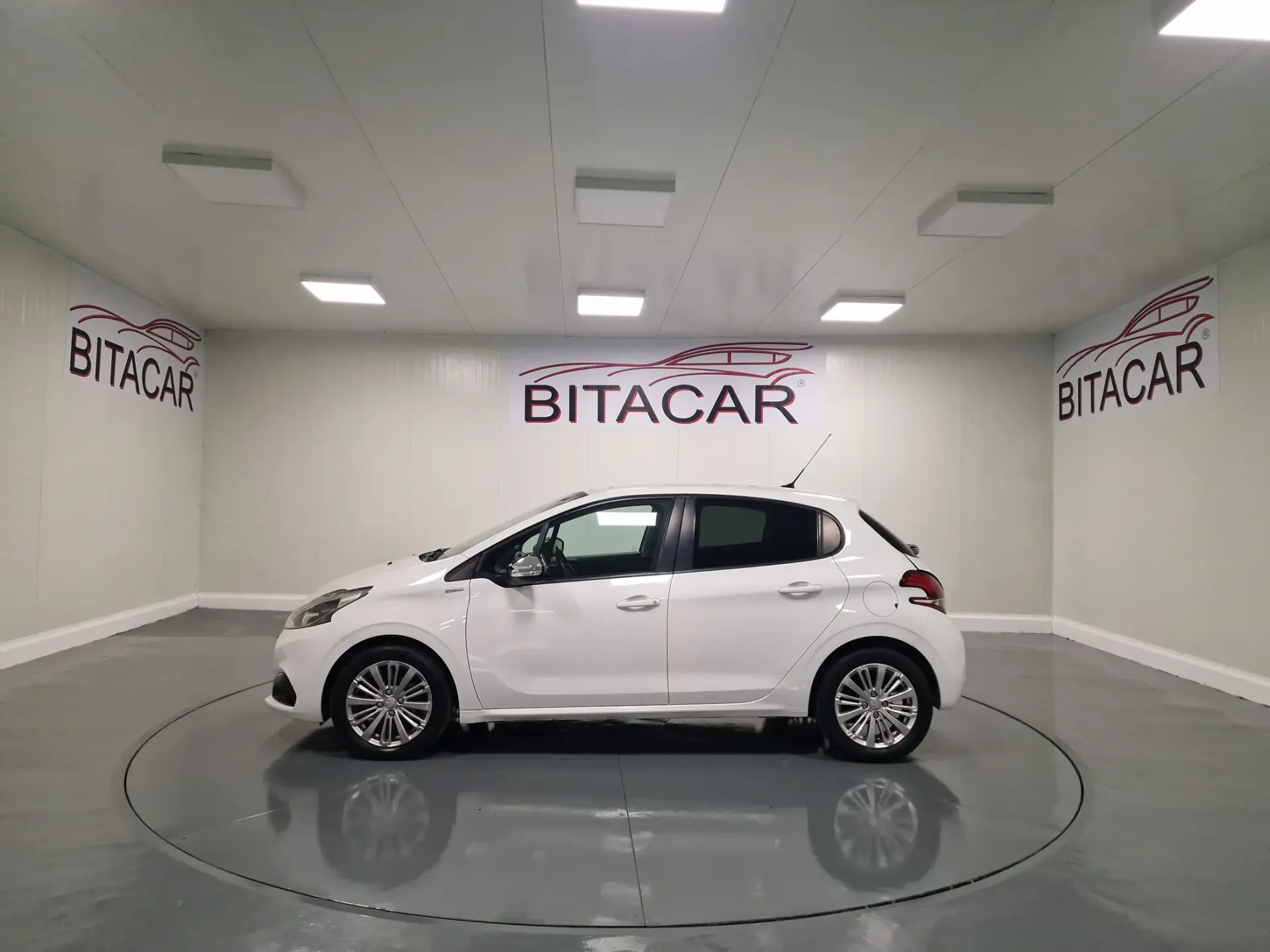 Peugeot 208 1.6 BlueHDi Style 13