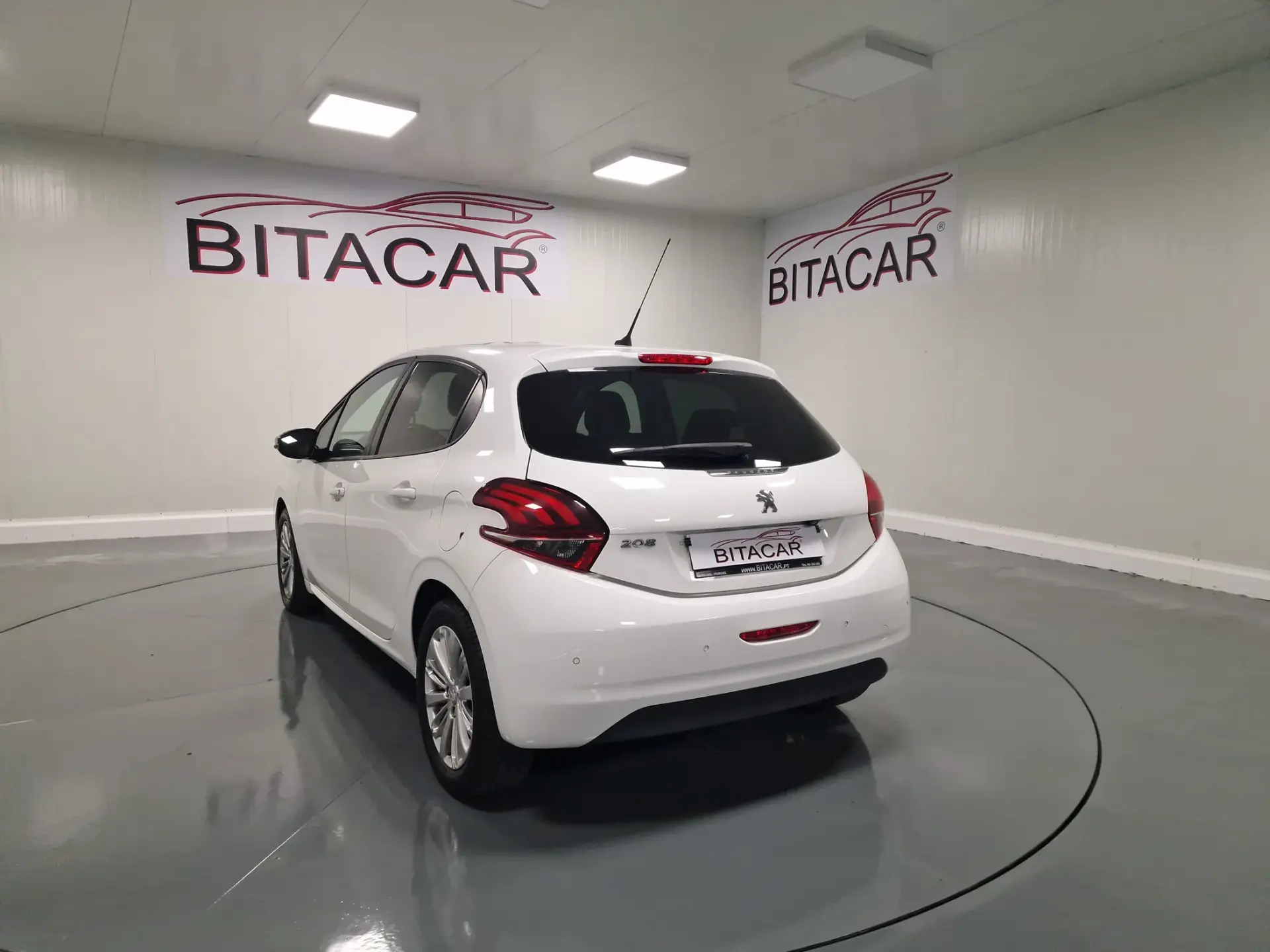 Peugeot 208 1.6 BlueHDi Style 15