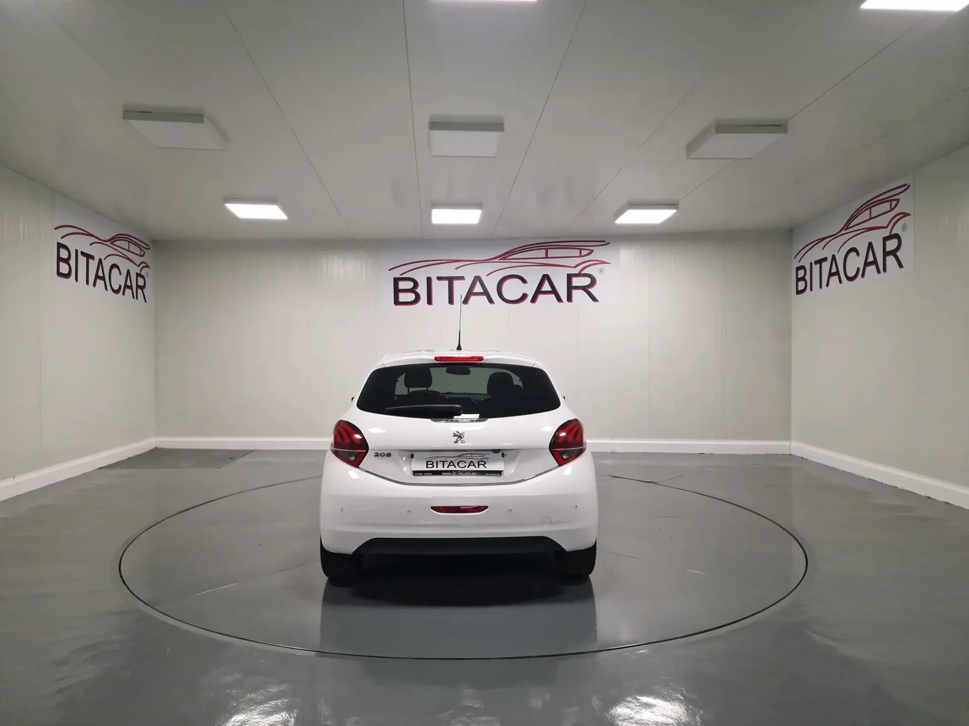 Peugeot 208 1.6 BlueHDi Style 18
