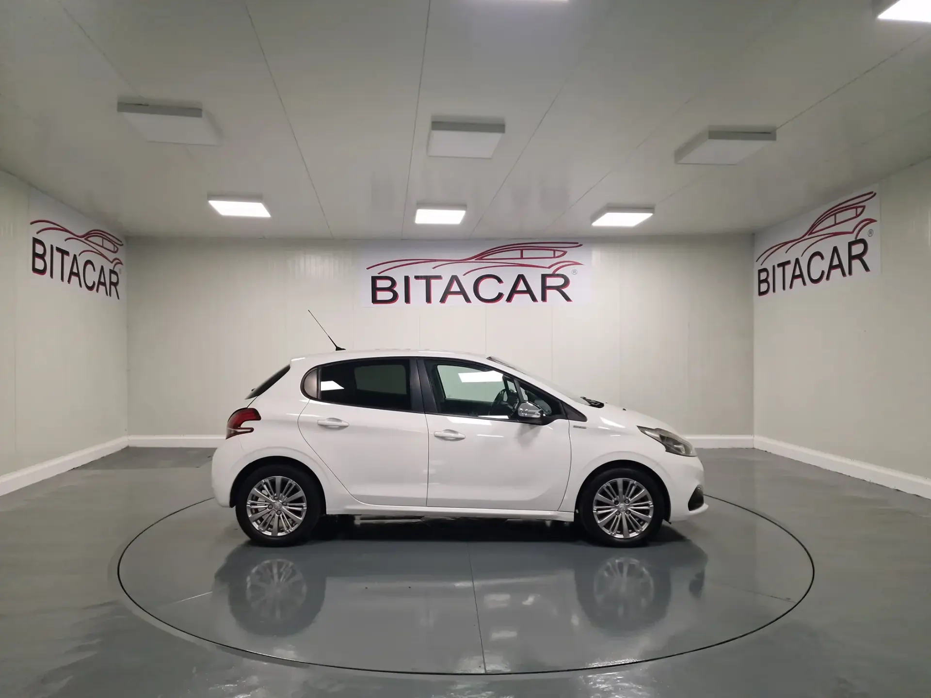 Peugeot 208 1.6 BlueHDi Style 23