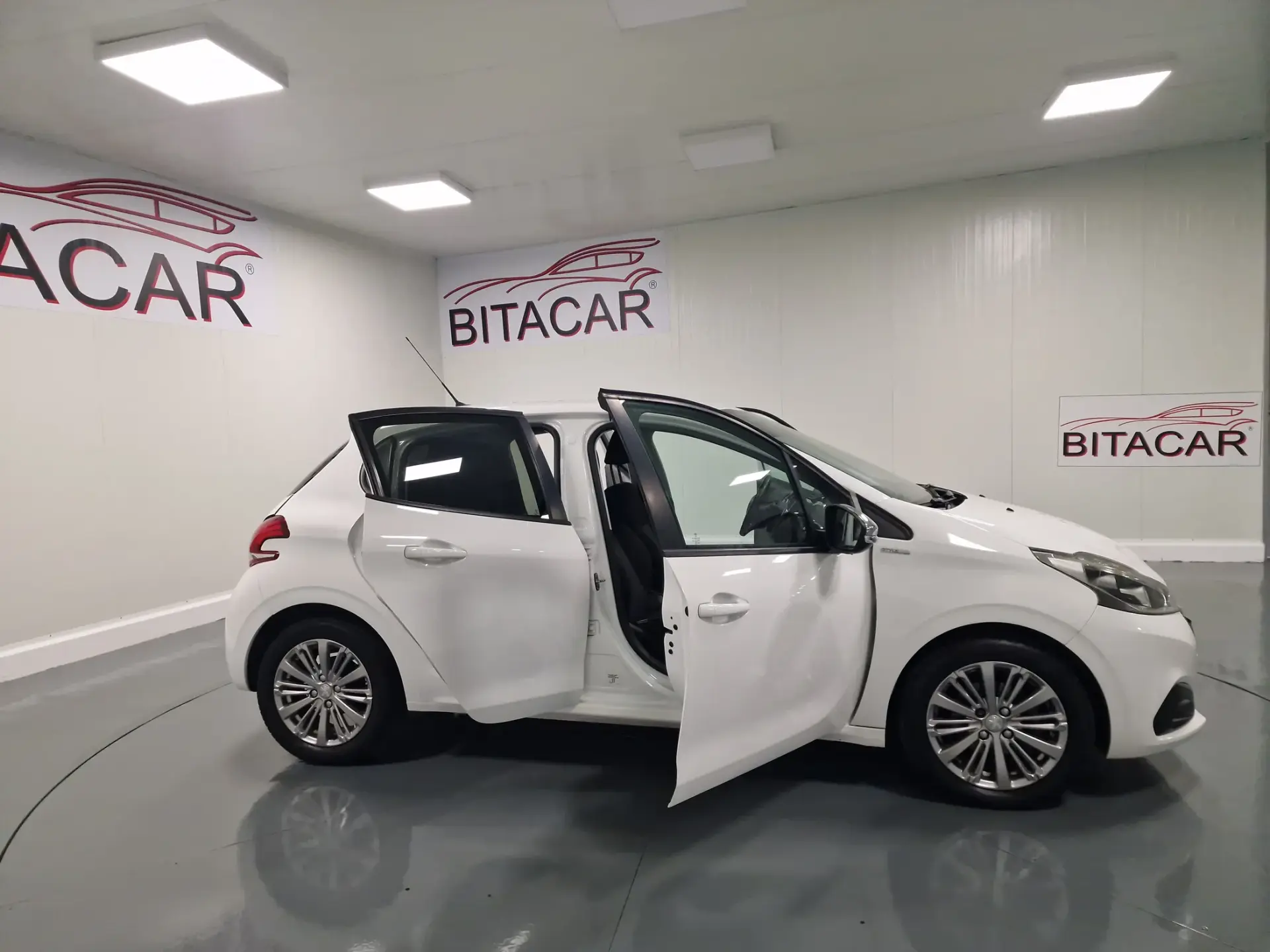 Peugeot 208 1.6 BlueHDi Style 26