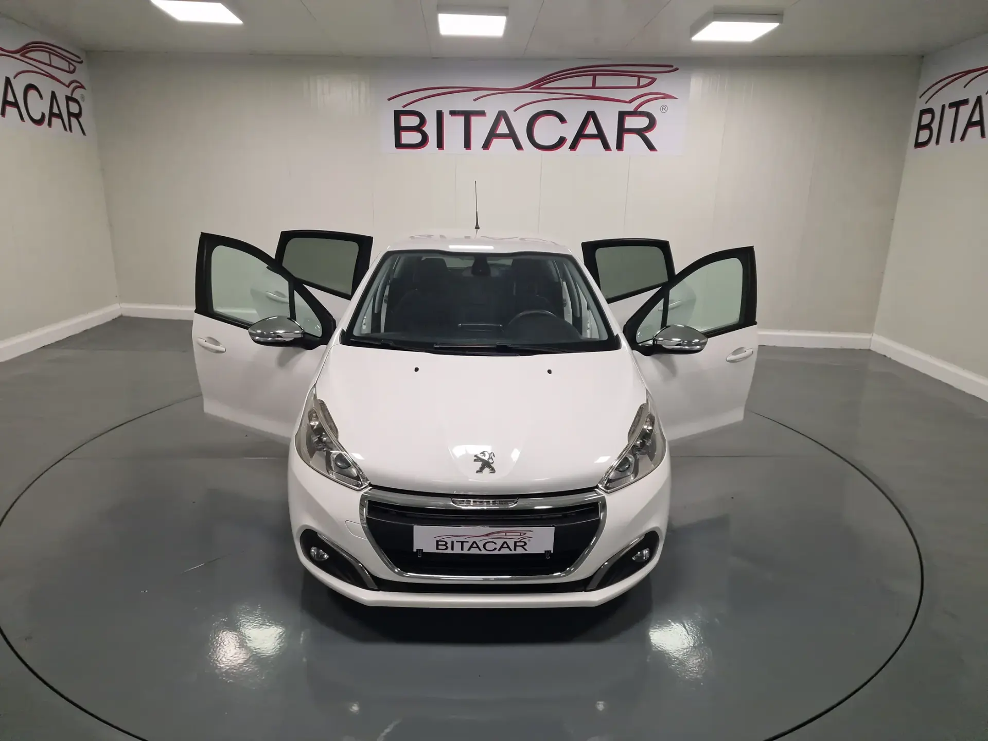 Peugeot 208 1.6 BlueHDi Style 28