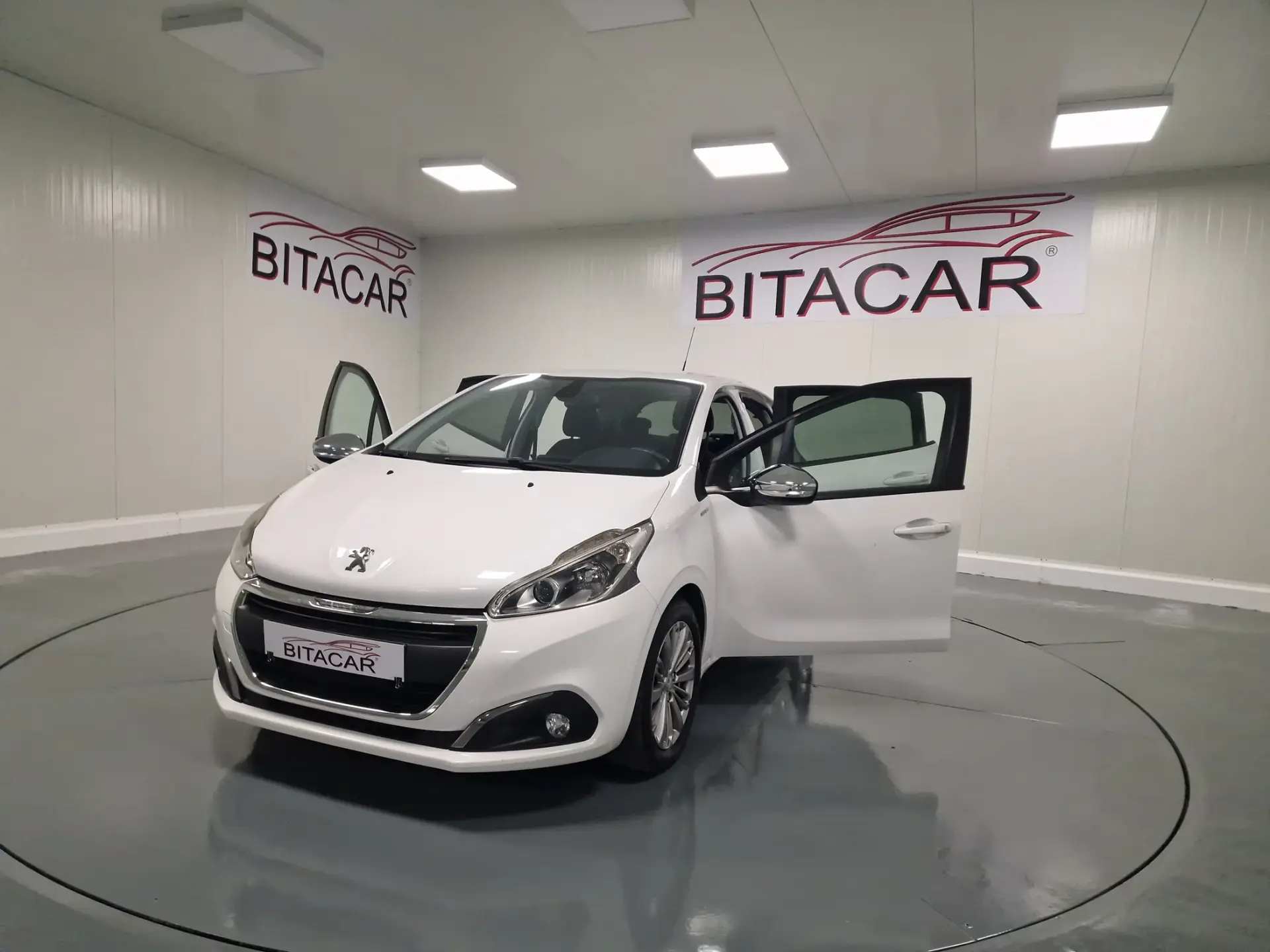 Peugeot 208 1.6 BlueHDi Style 29