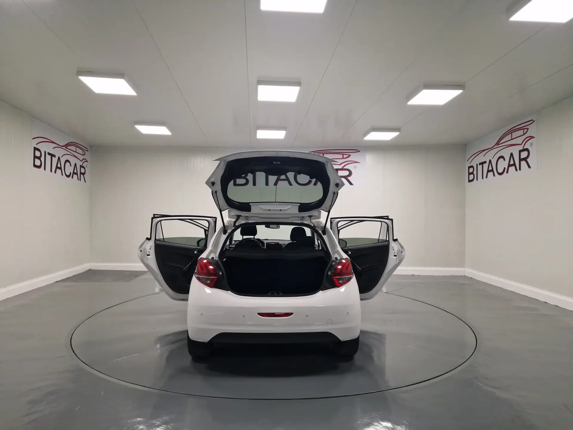 Peugeot 208 1.6 BlueHDi Style 43