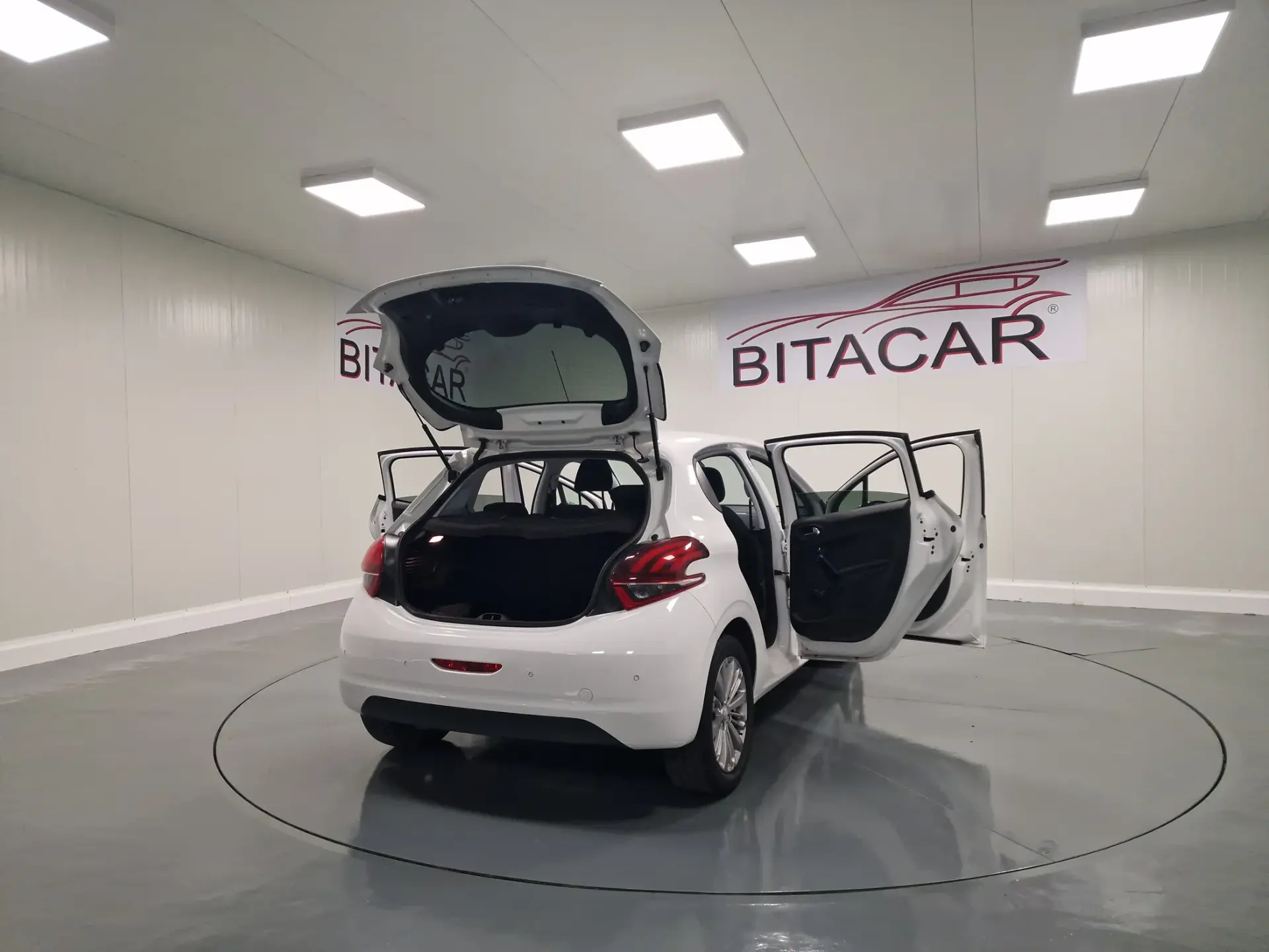 Peugeot 208 1.6 BlueHDi Style 44