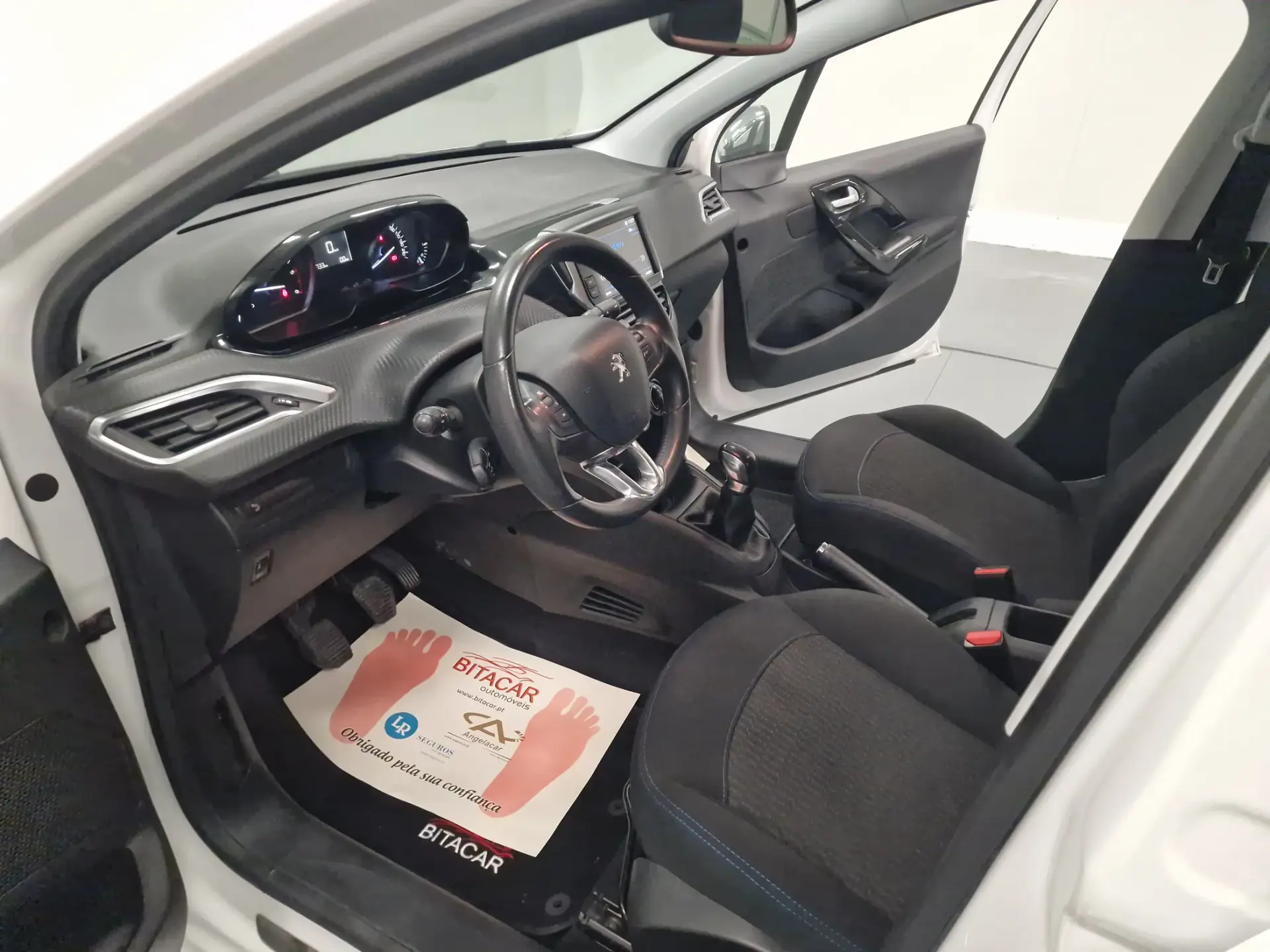 Peugeot 208 1.6 BlueHDi Style 73