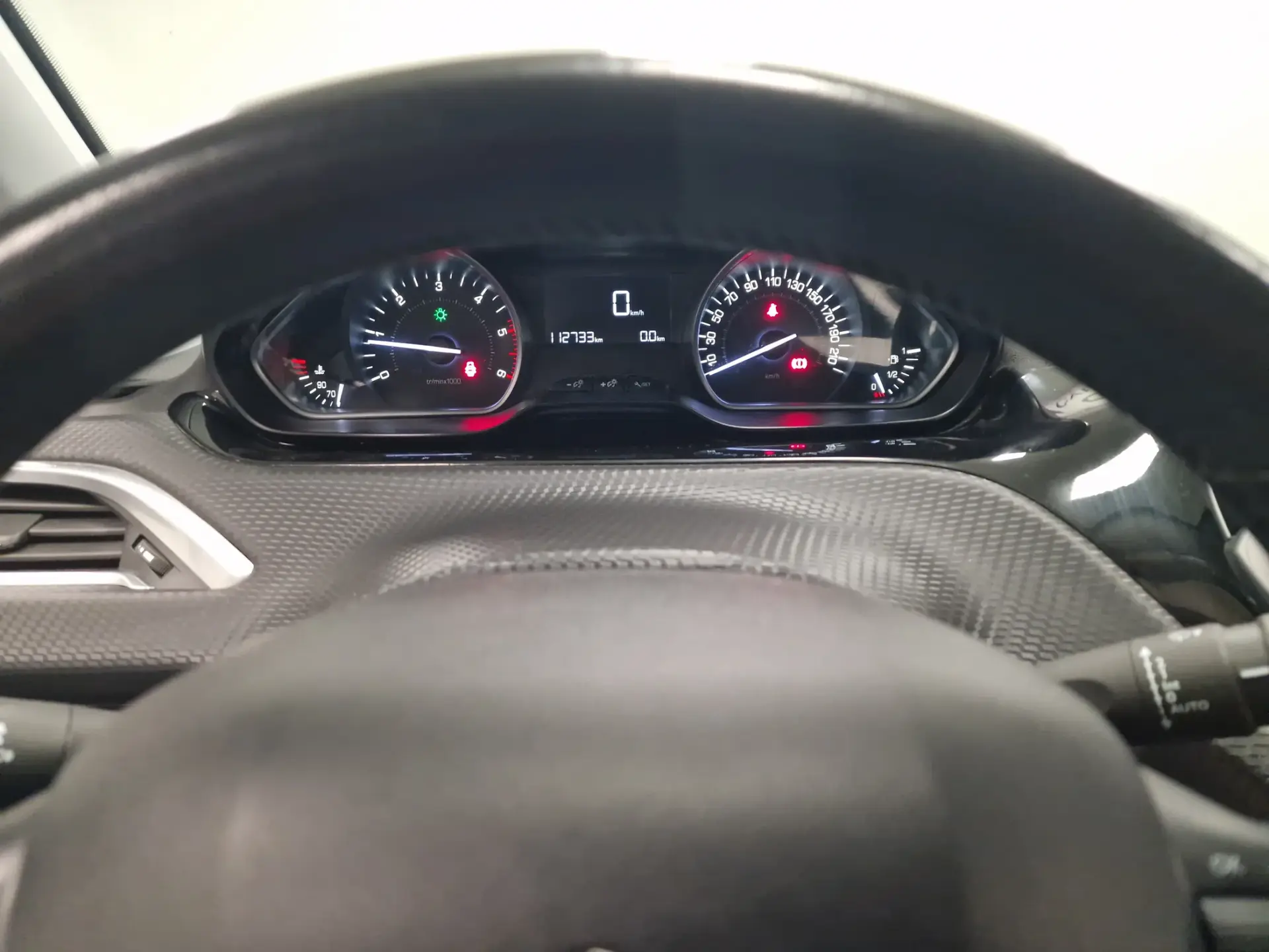 Peugeot 208 1.6 BlueHDi Style 81