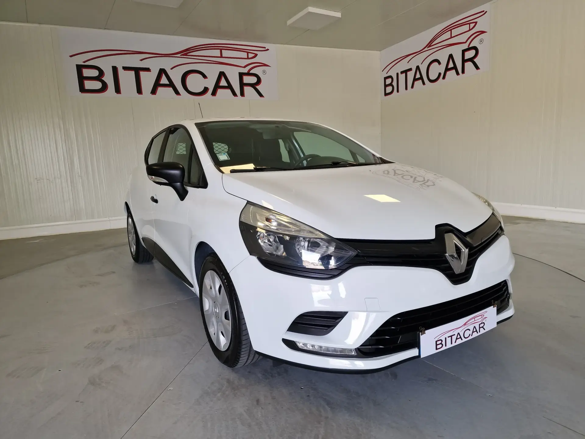 Renault Clio Outro 1