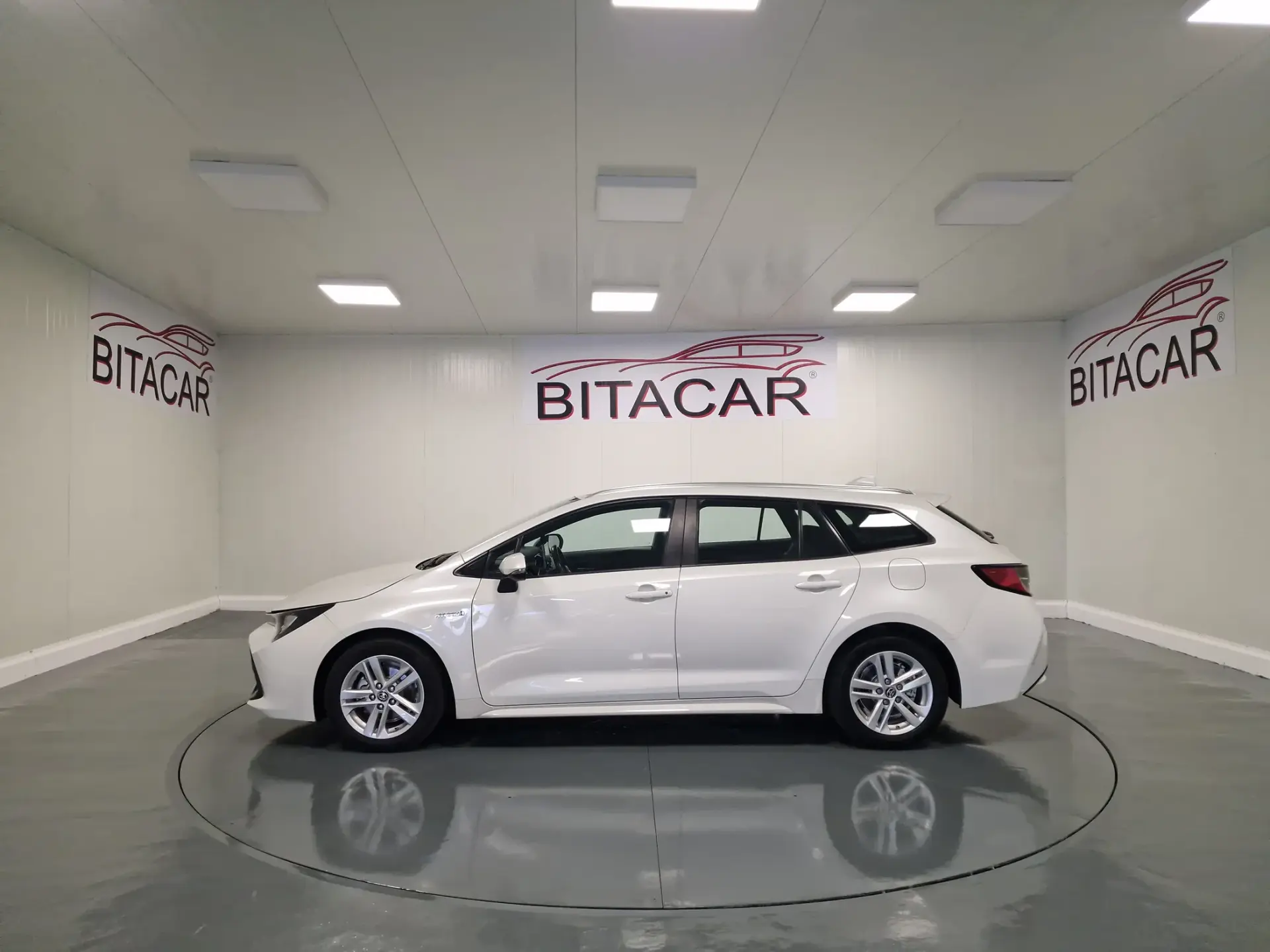 Toyota Corolla Touring Sports 1.8 Hybrid Comfort+P.Sport 19