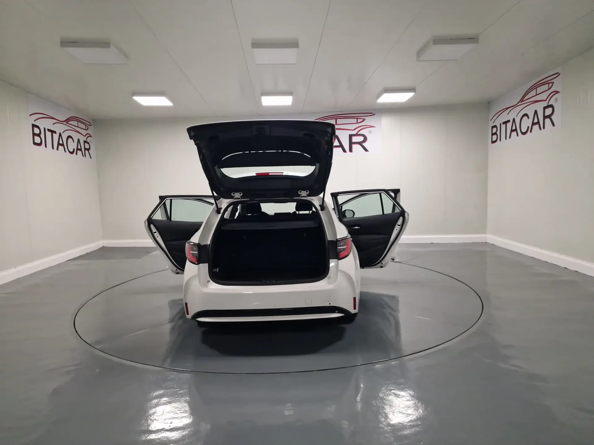 Toyota Corolla Touring Sports 1.8 Hybrid Comfort+P.Sport 32