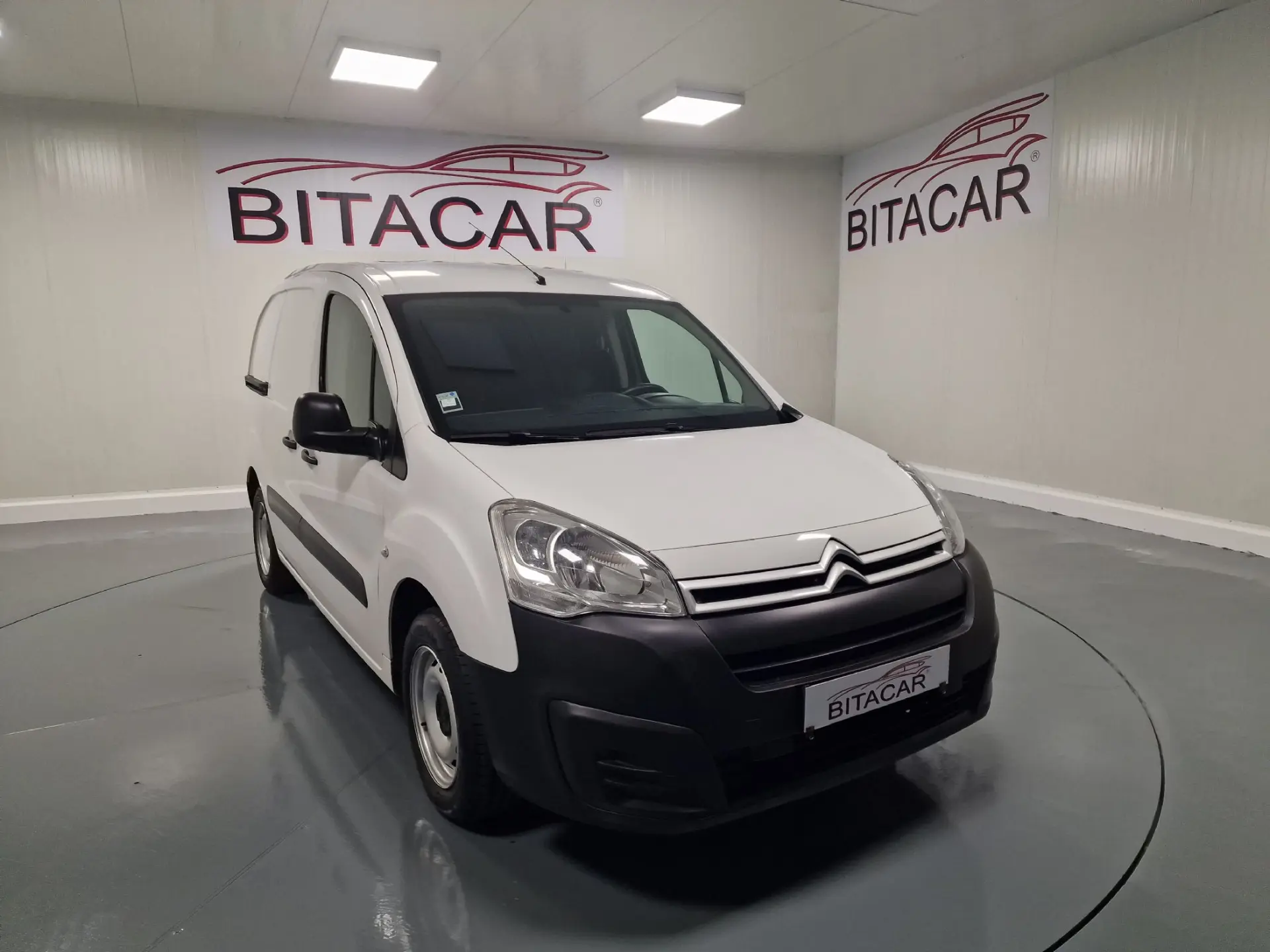 Citroen Berlingo 1.6 BLUEHDI IVA DEDUTIVEL APENAS 15.000KMS 1