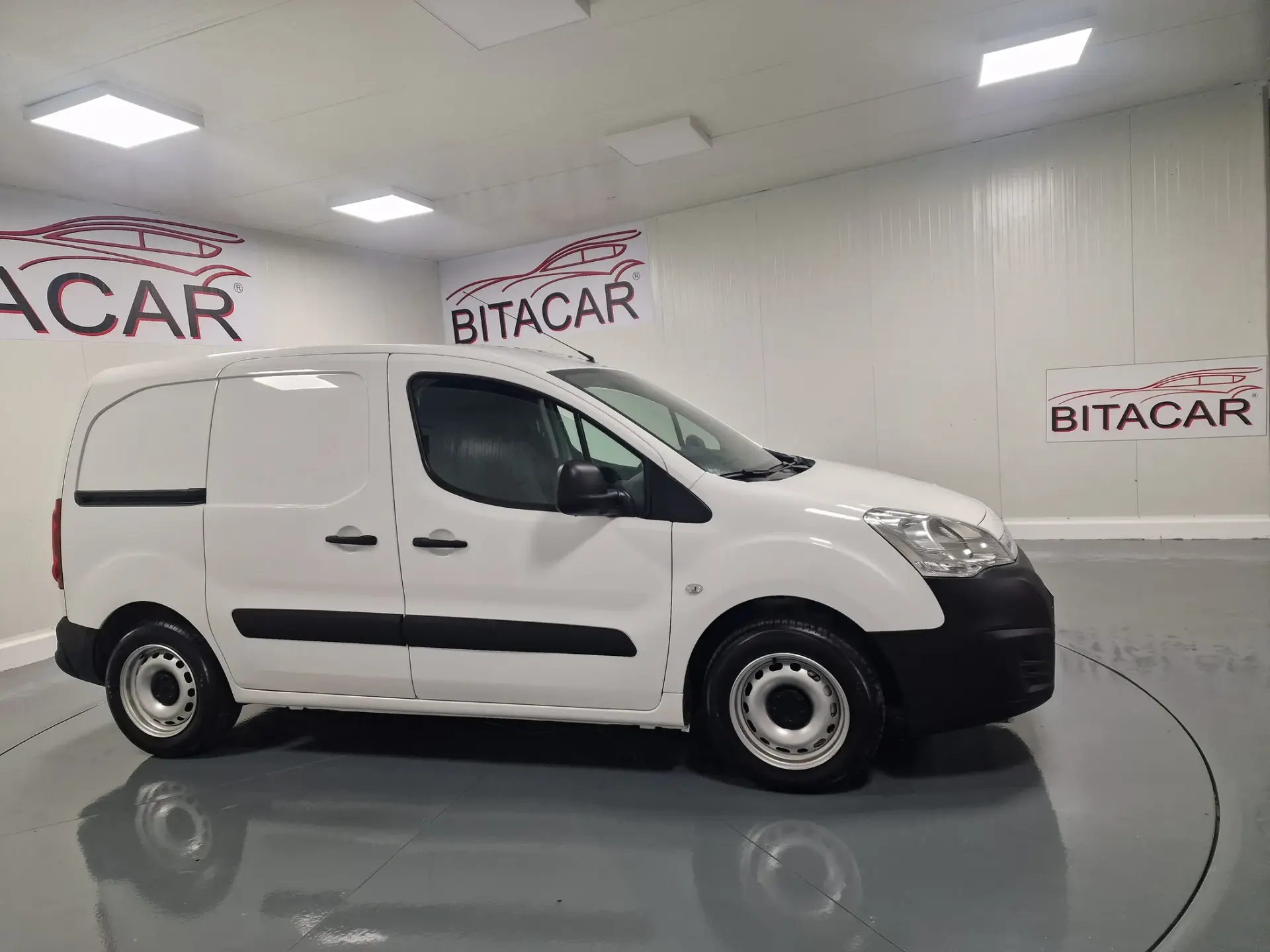 Citroen Berlingo 1.6 BLUEHDI IVA DEDUTIVEL APENAS 15.000KMS 2