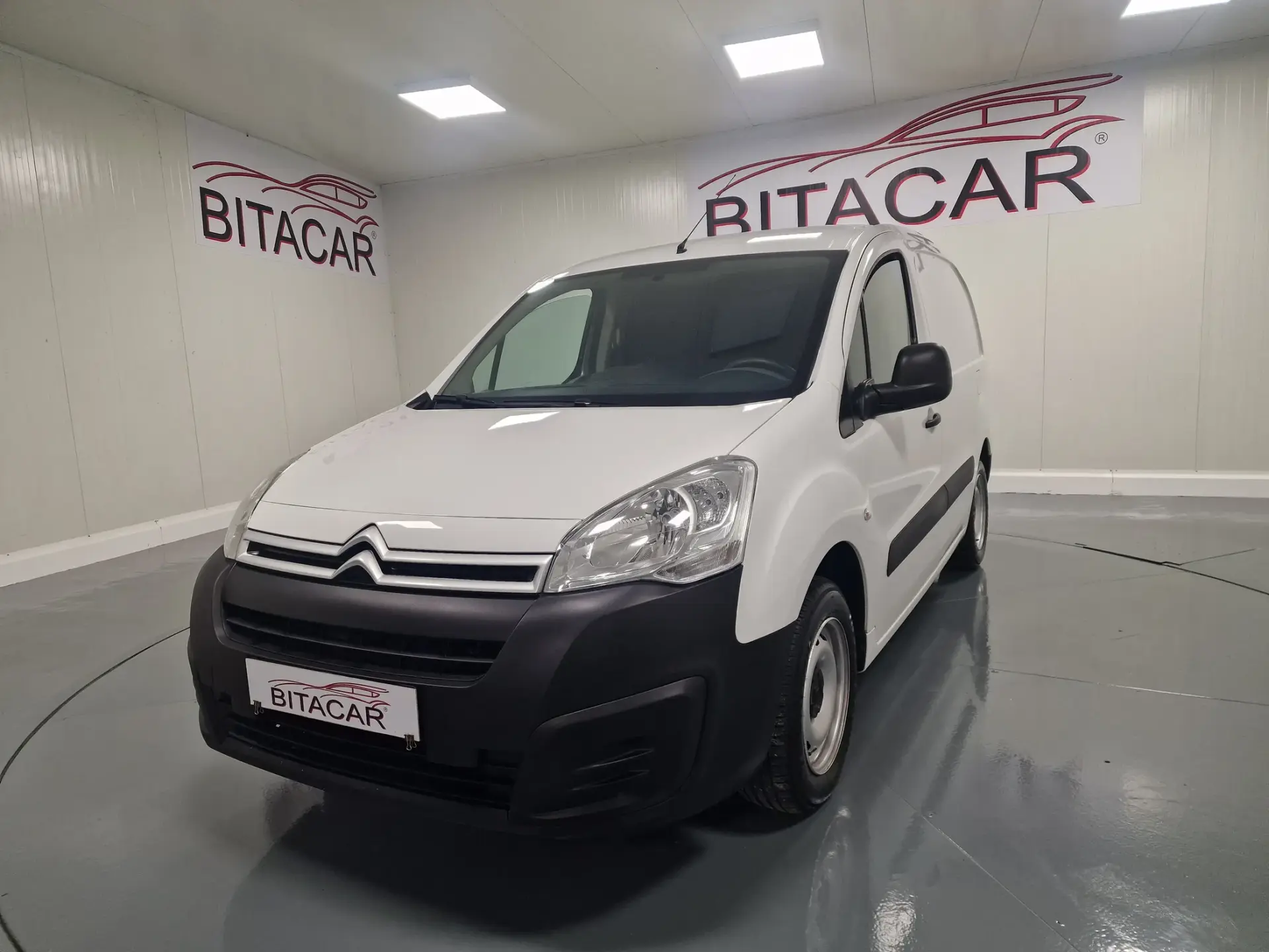 Citroen Berlingo 1.6 BLUEHDI IVA DEDUTIVEL APENAS 15.000KMS 11