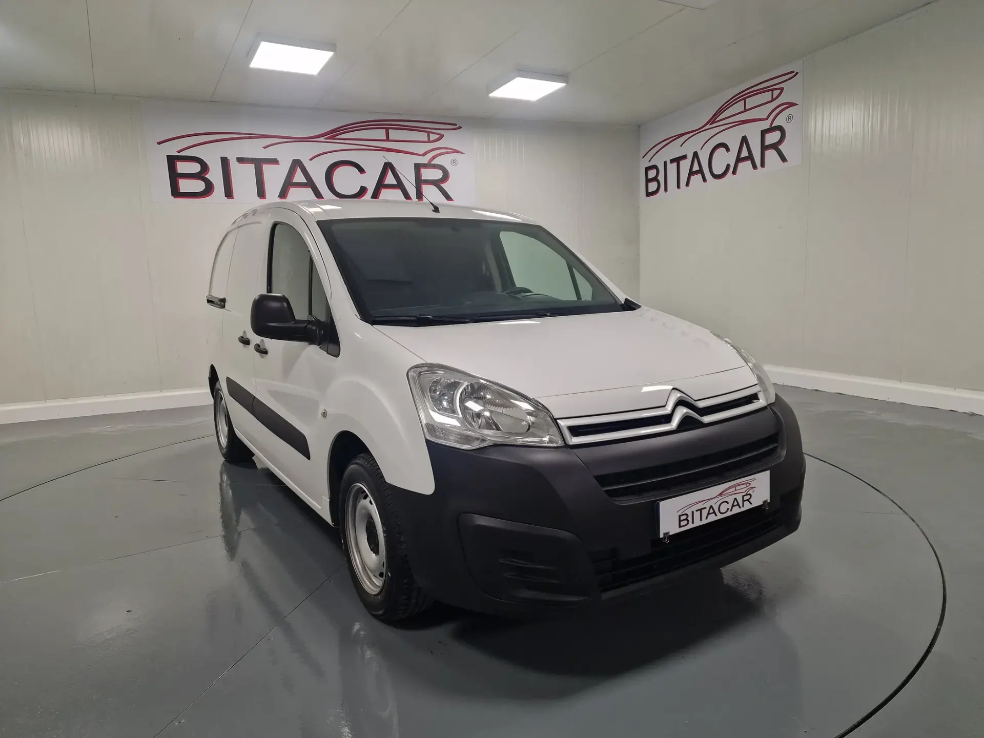 Citroen Berlingo 1.6 BLUEHDI IVA DEDUTIVEL APENAS 15.000KMS 13