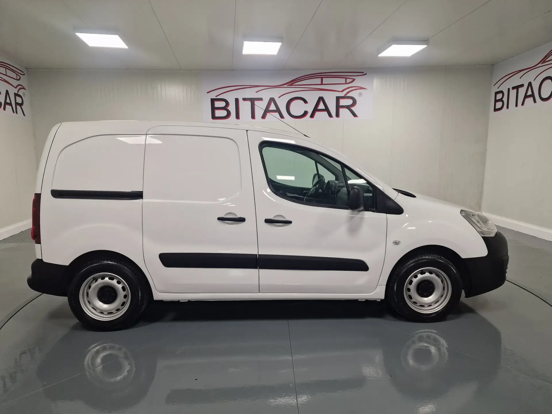 Citroen Berlingo 1.6 BLUEHDI IVA DEDUTIVEL APENAS 15.000KMS 22