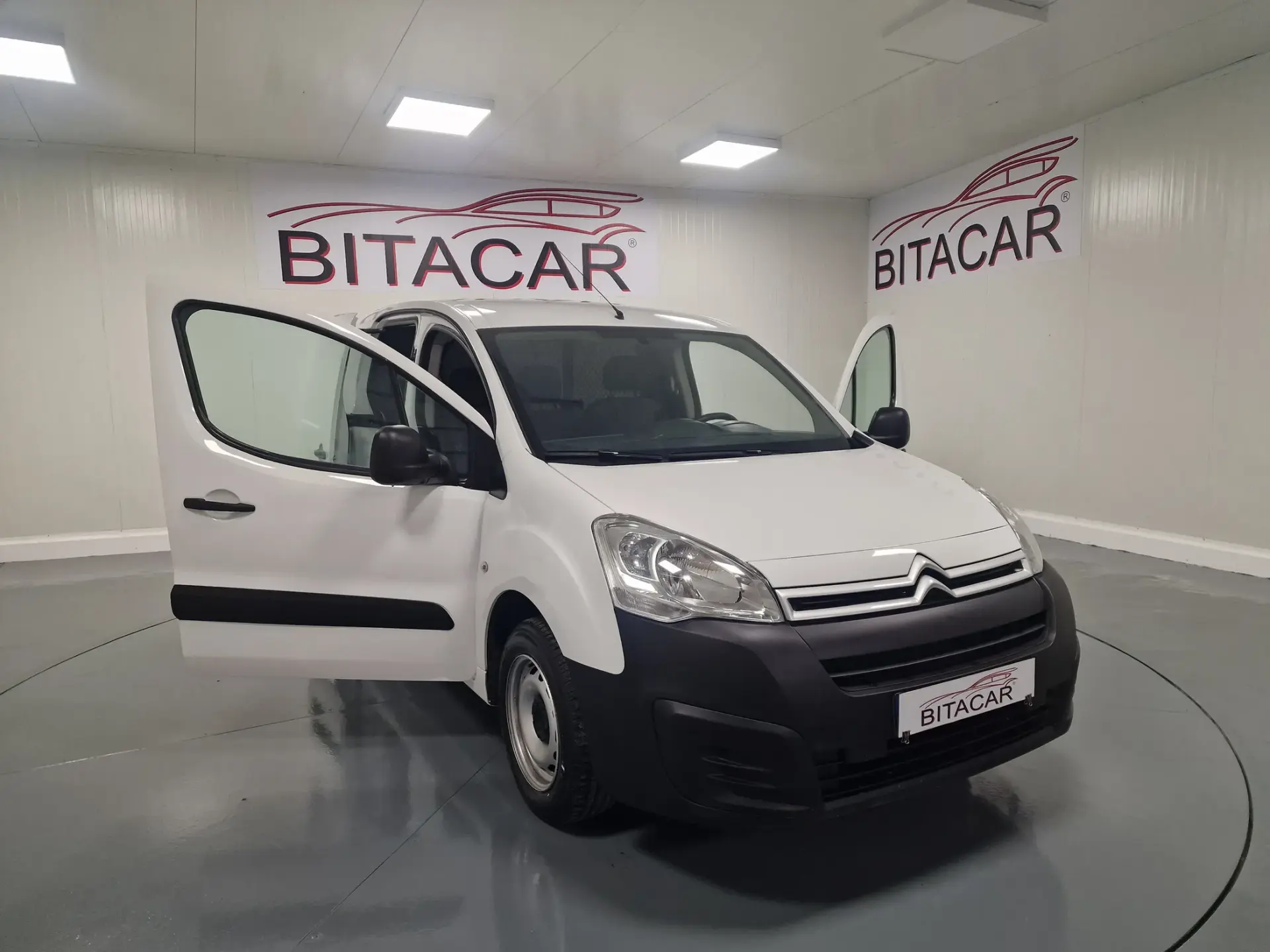 Citroen Berlingo 1.6 BLUEHDI IVA DEDUTIVEL APENAS 15.000KMS 23