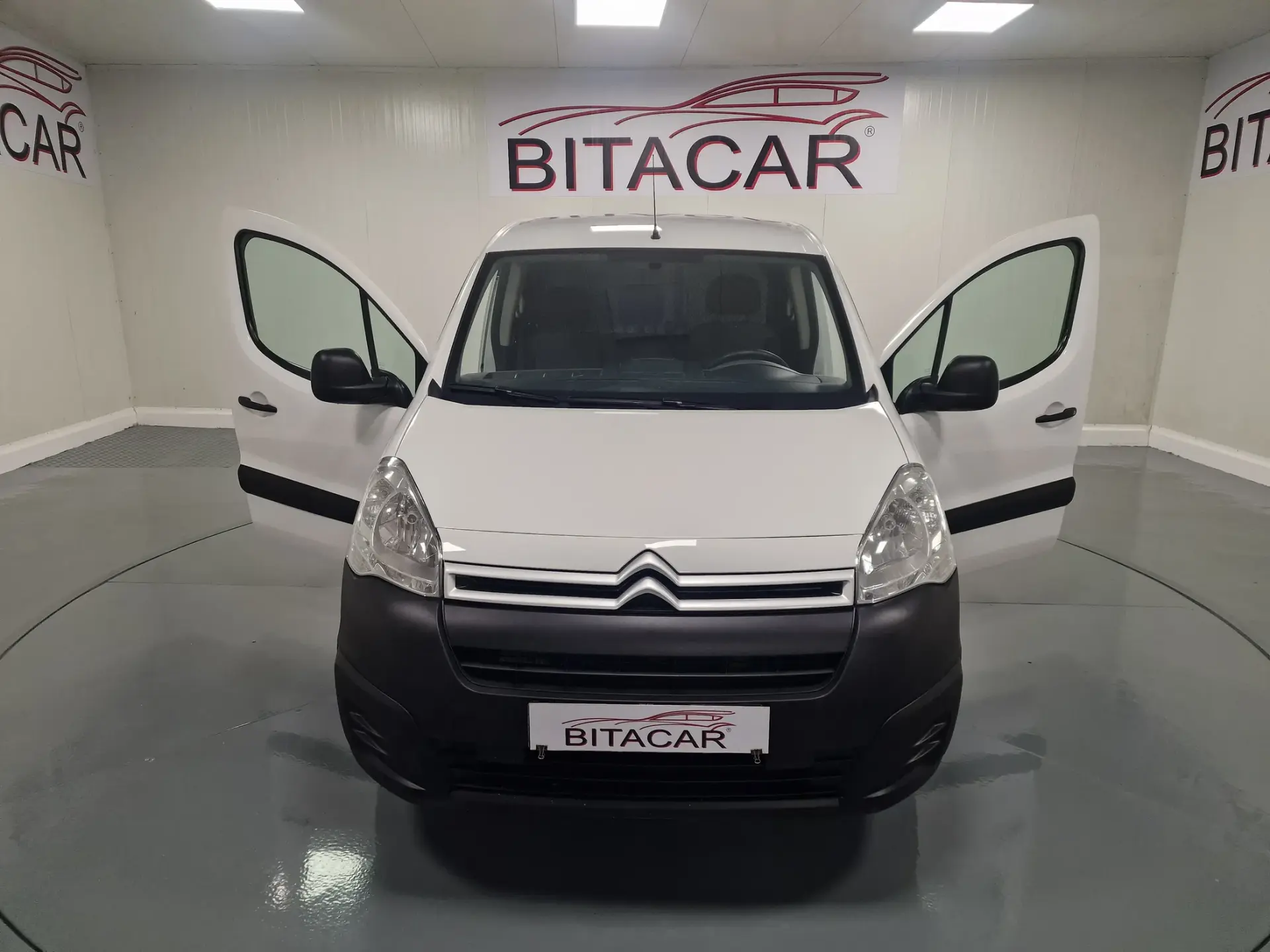 Citroen Berlingo 1.6 BLUEHDI IVA DEDUTIVEL APENAS 15.000KMS 26