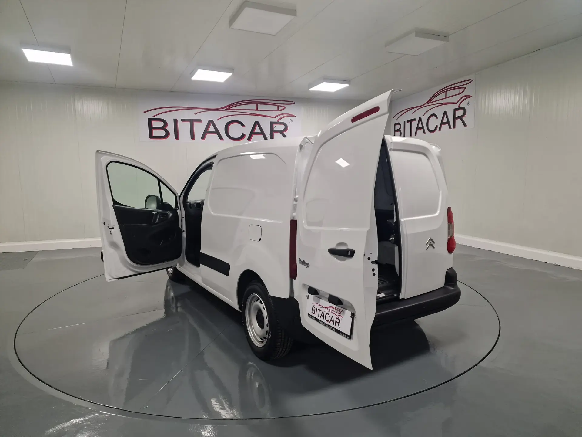 Citroen Berlingo 1.6 BLUEHDI IVA DEDUTIVEL APENAS 15.000KMS 30