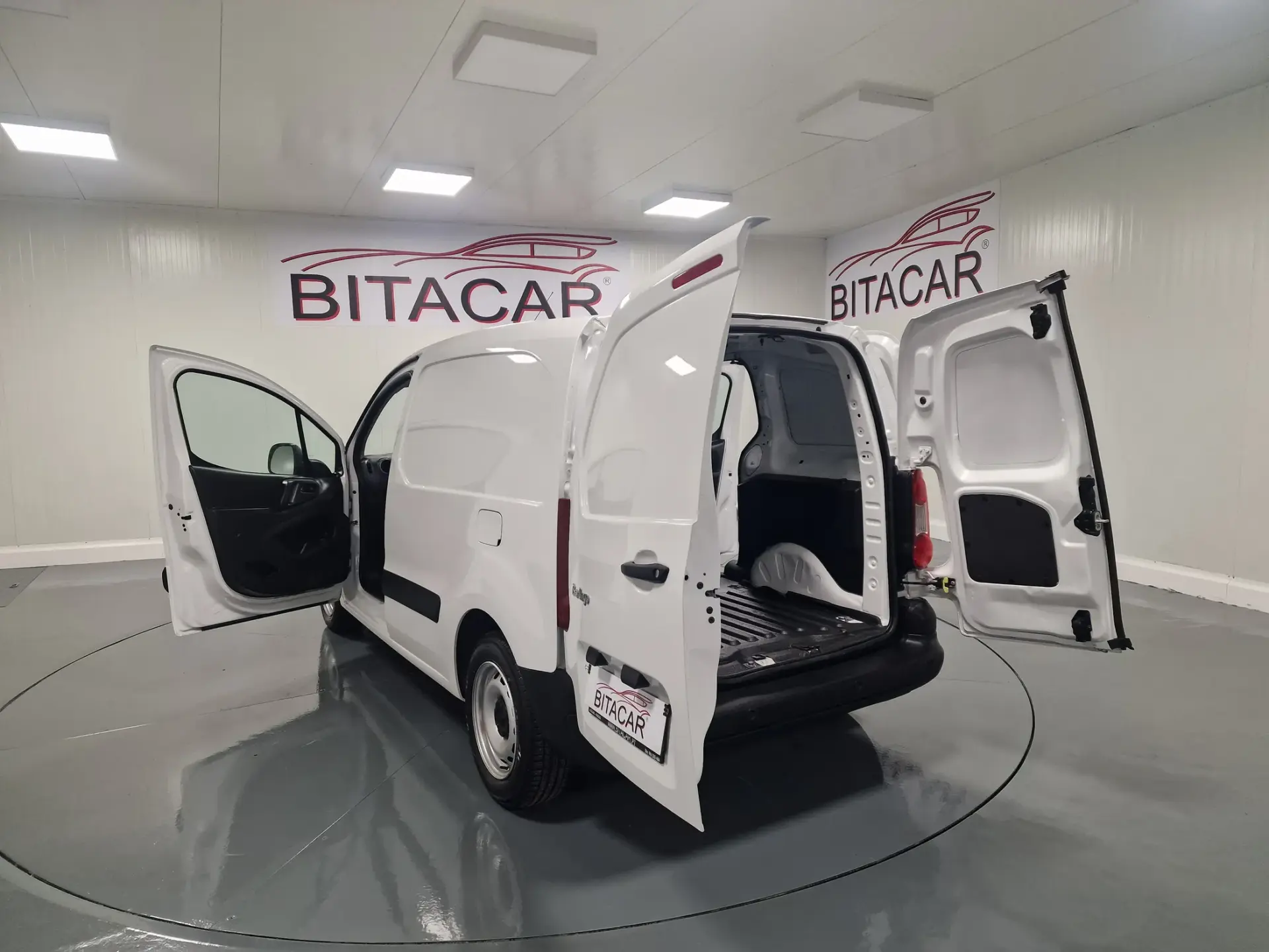 Citroen Berlingo 1.6 BLUEHDI IVA DEDUTIVEL APENAS 15.000KMS 31