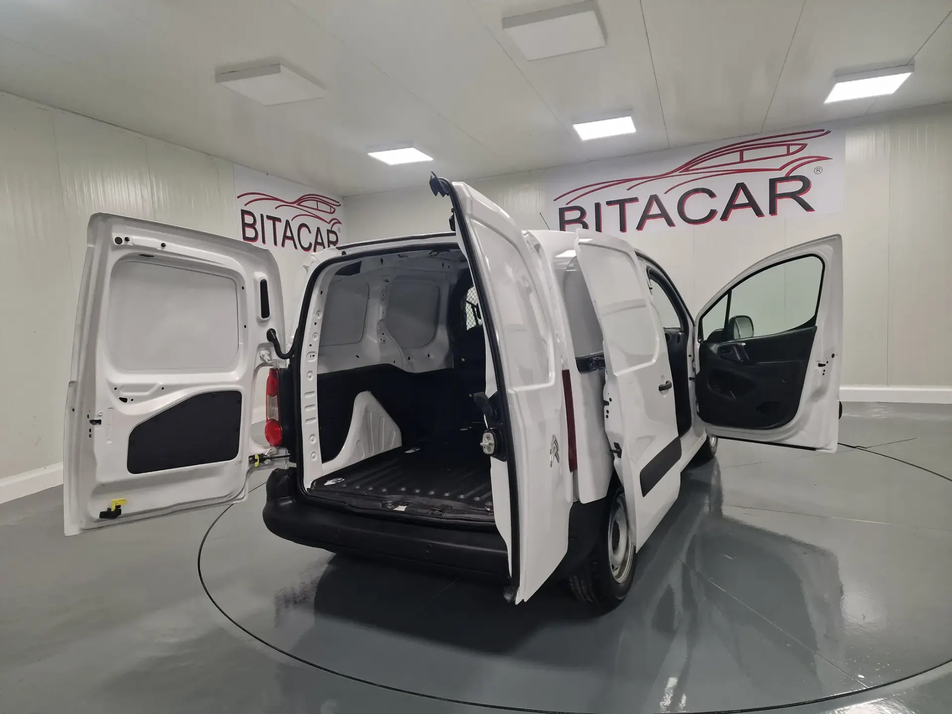 Citroen Berlingo 1.6 BLUEHDI IVA DEDUTIVEL APENAS 15.000KMS 34