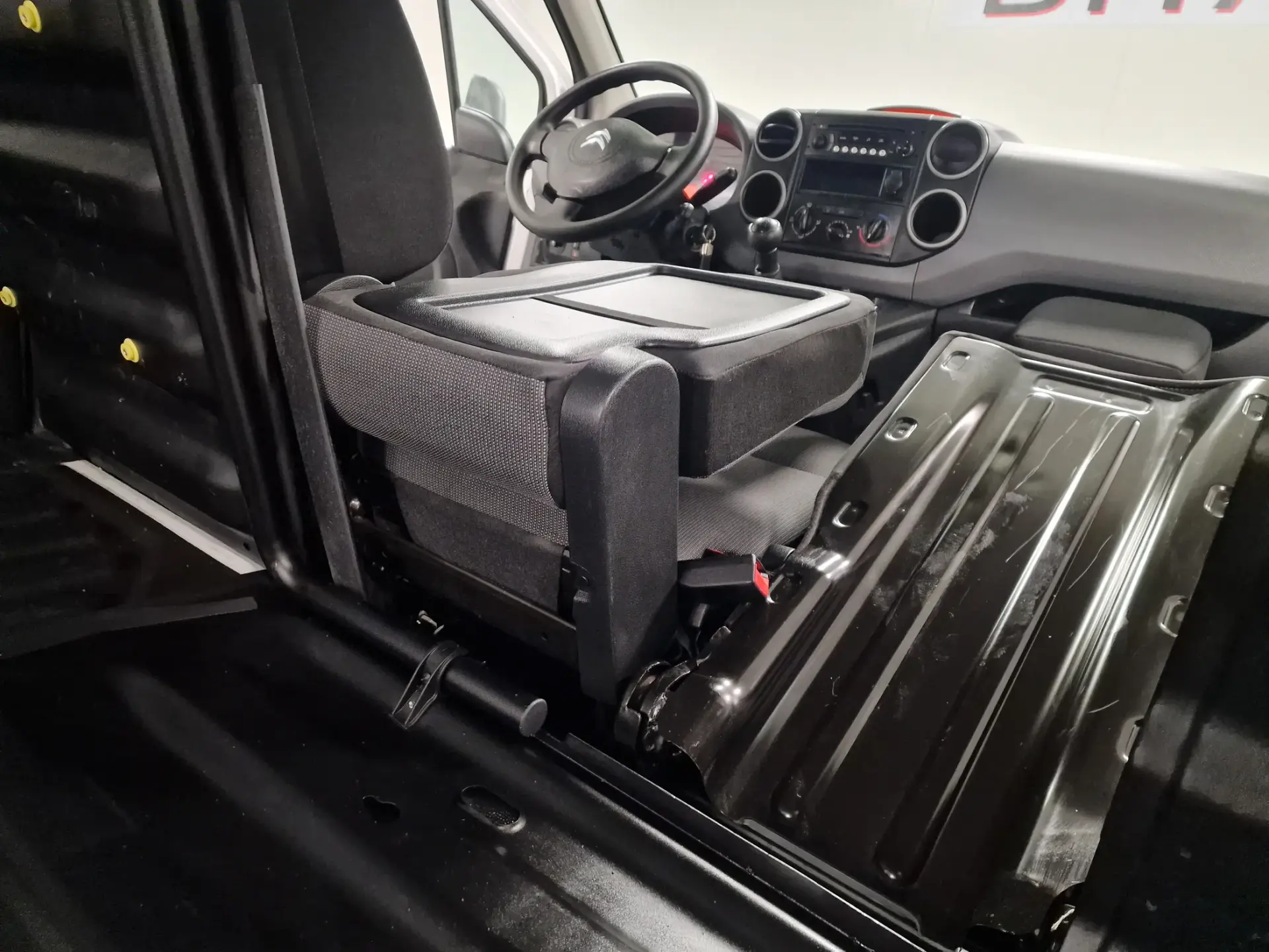 Citroen Berlingo 1.6 BLUEHDI IVA DEDUTIVEL APENAS 15.000KMS 36