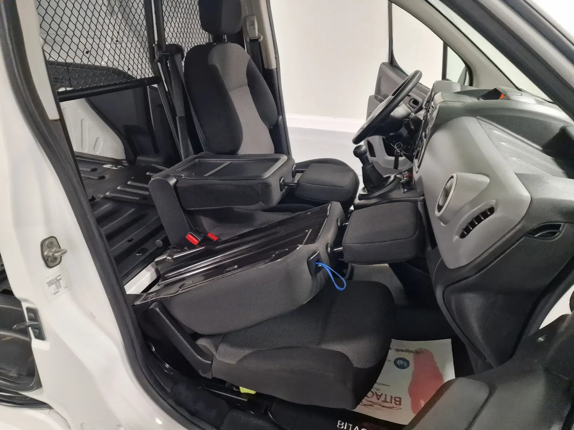 Citroen Berlingo 1.6 BLUEHDI IVA DEDUTIVEL APENAS 15.000KMS 39